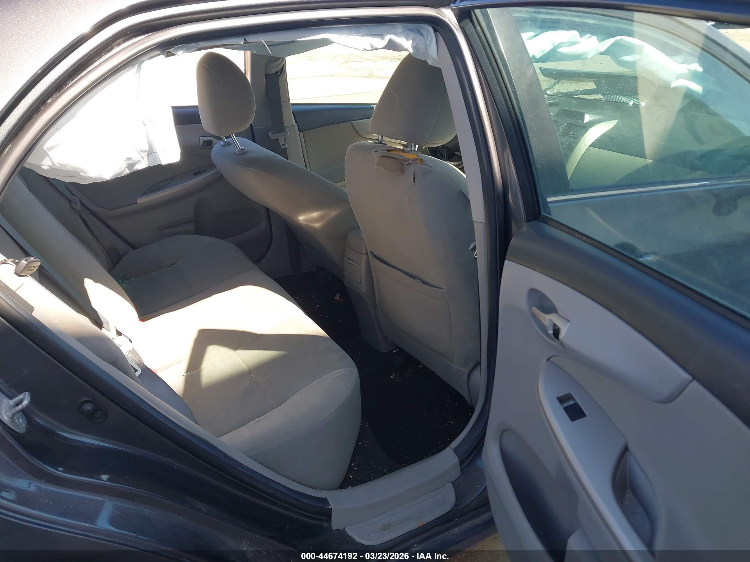 2013 Toyota Corolla Le Gray vin: 2T1BU4EE9DC942035