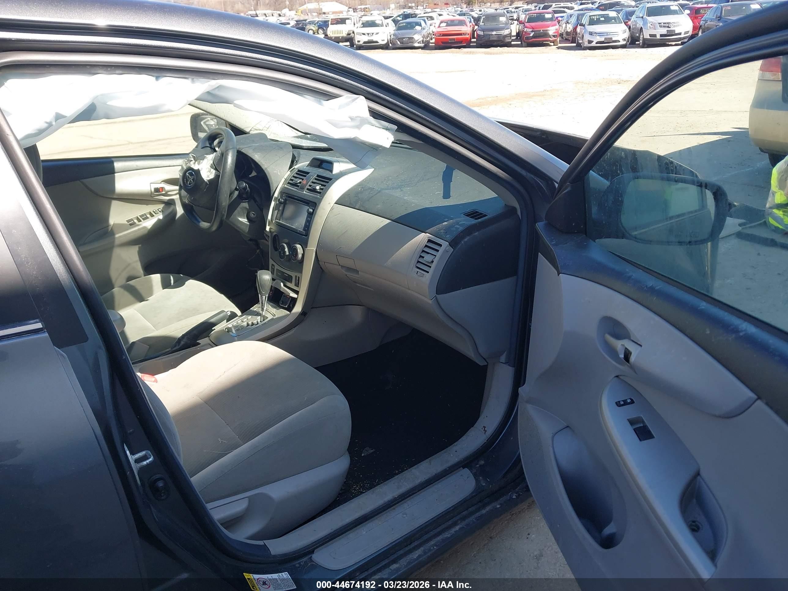 2013 Toyota Corolla Le Gray vin: 2T1BU4EE9DC942035