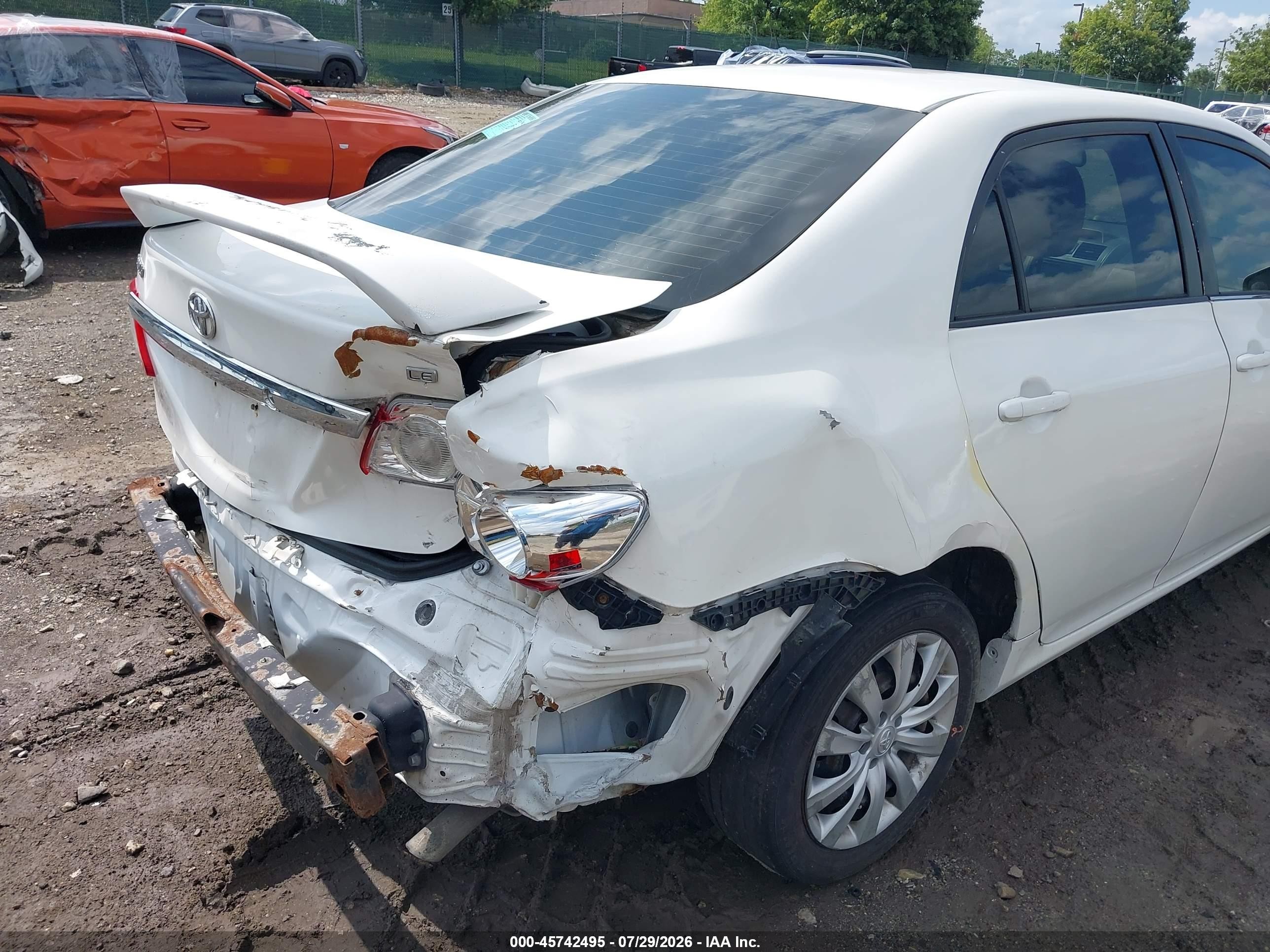 2013 Toyota Corolla Le White vin: 2T1BU4EE9DC946425