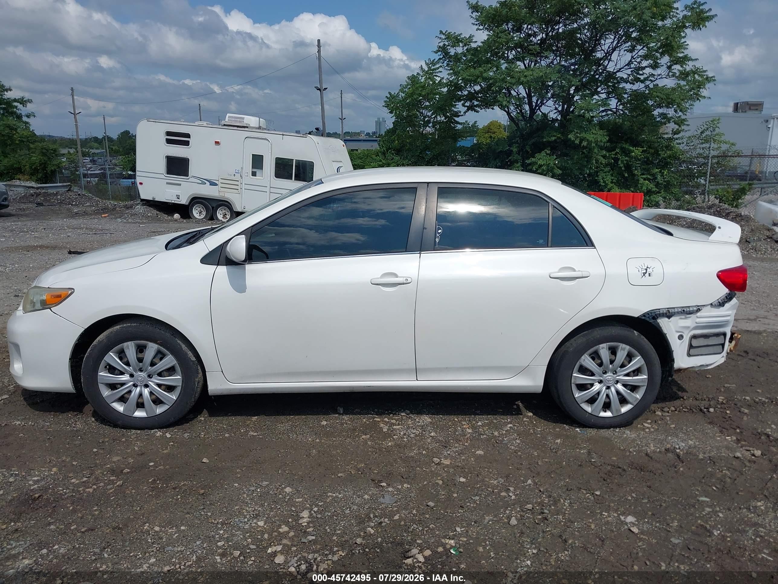 2013 Toyota Corolla Le White vin: 2T1BU4EE9DC946425