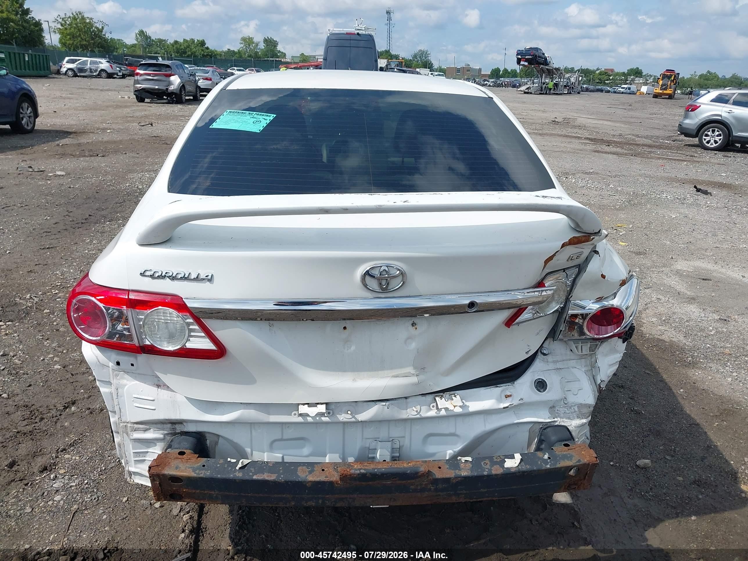 2013 Toyota Corolla Le White vin: 2T1BU4EE9DC946425