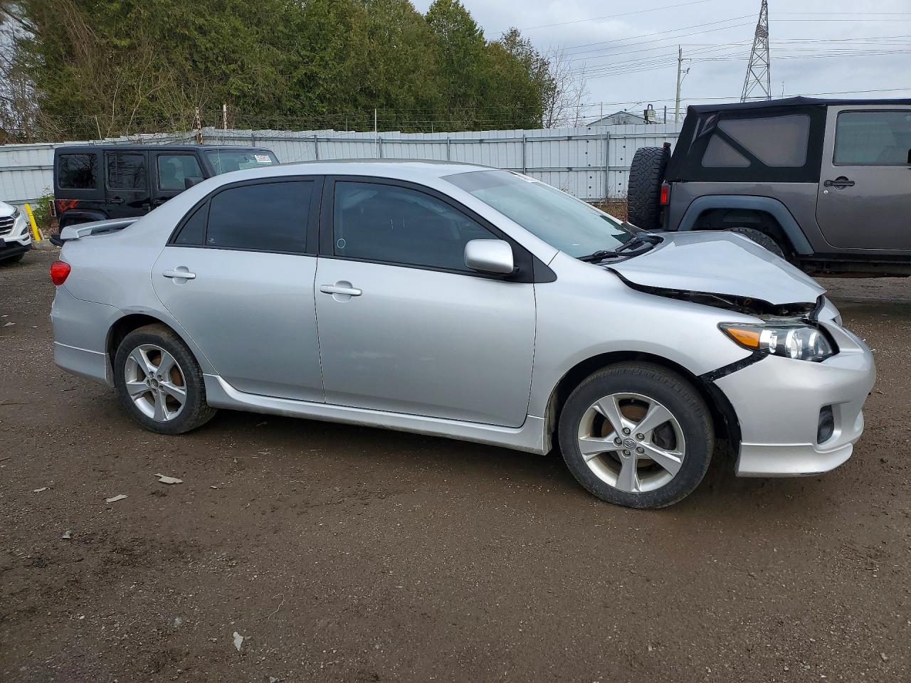 2013 Toyota Corolla L Silver vin: 2T1BU4EE9DC954847