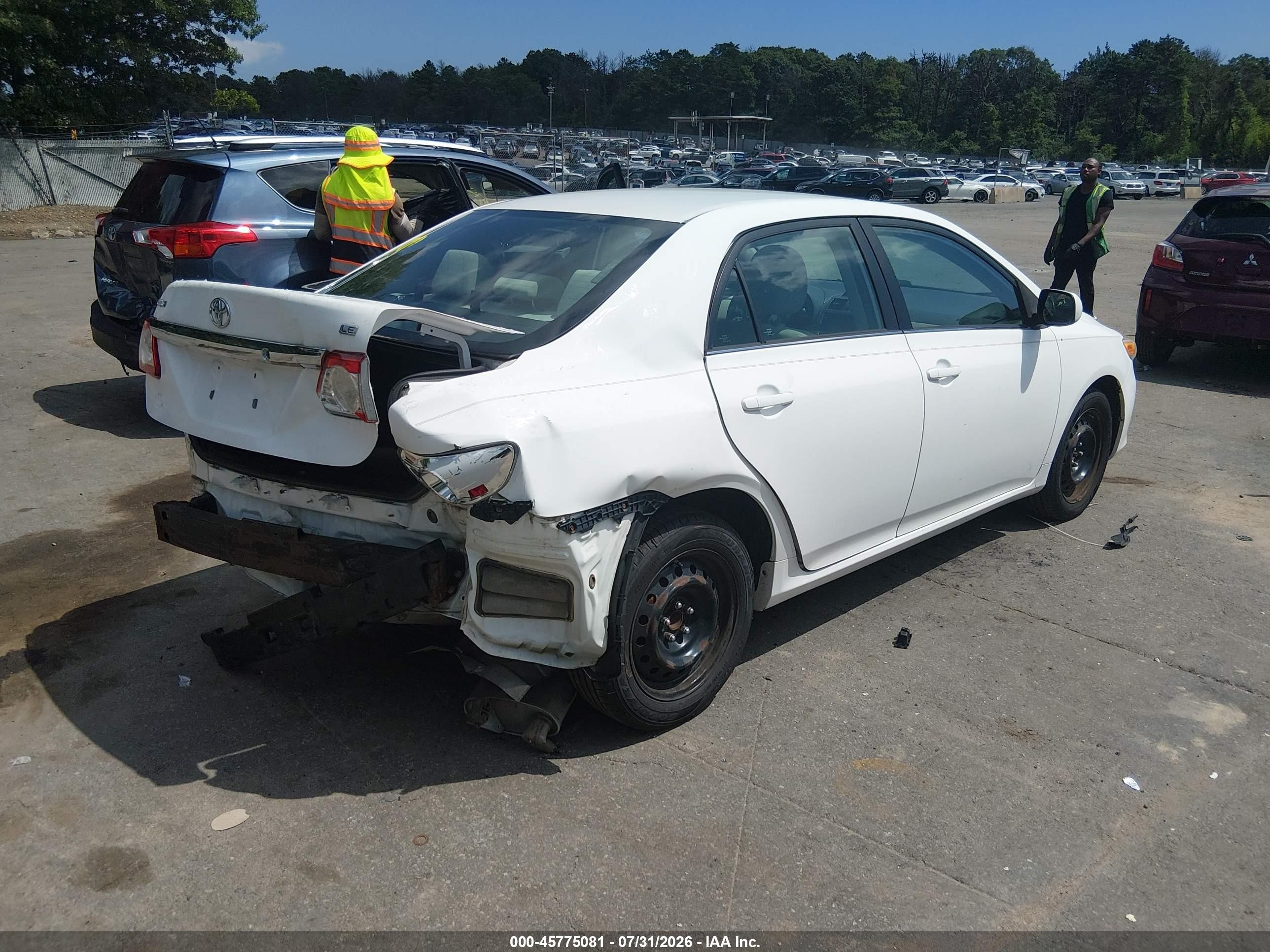 2013 Toyota Corolla Le White vin: 2T1BU4EE9DC969414