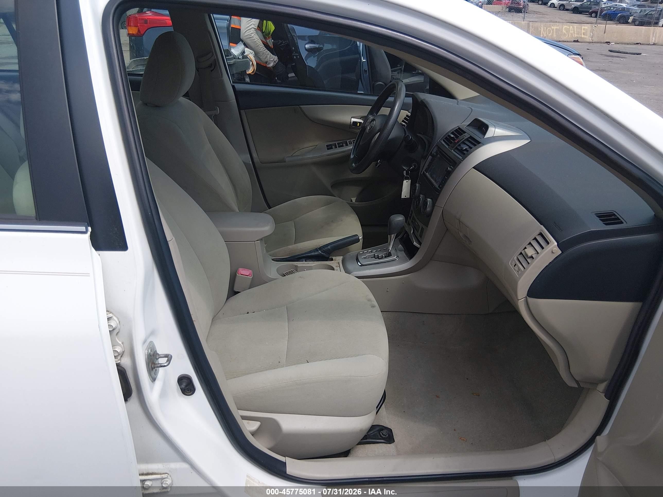 2013 Toyota Corolla Le White vin: 2T1BU4EE9DC969414