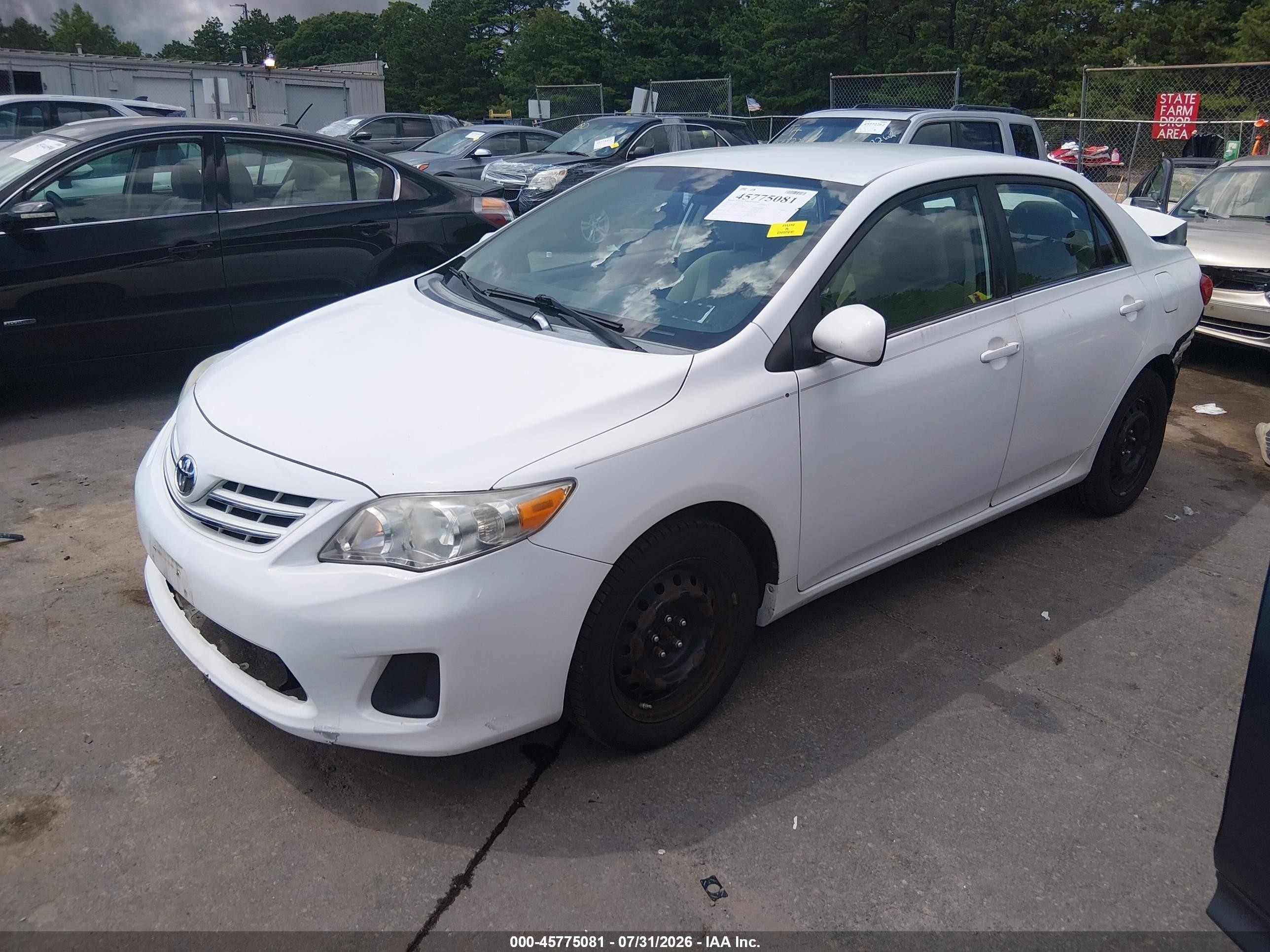 2013 Toyota Corolla Le White vin: 2T1BU4EE9DC969414