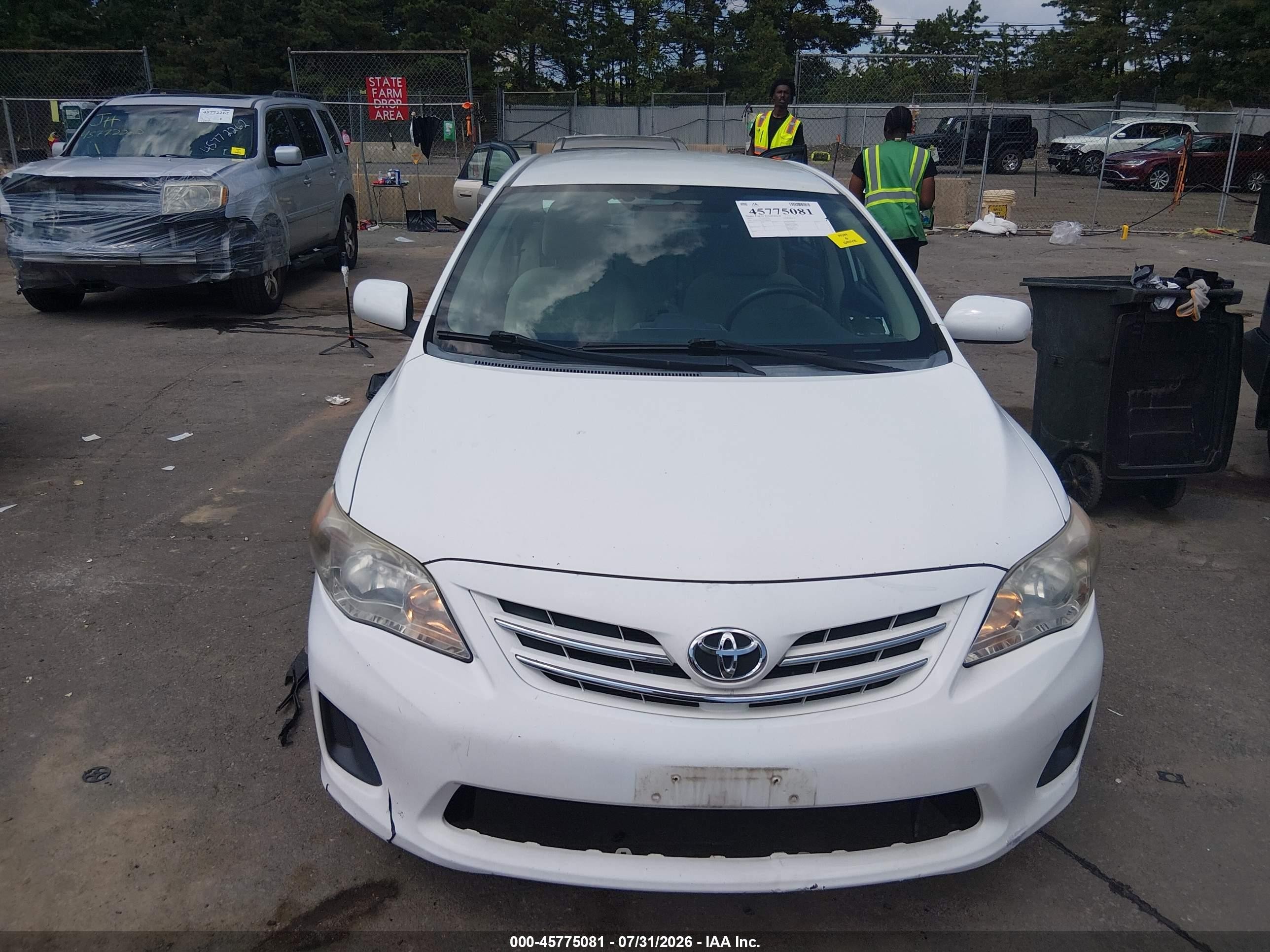 2013 Toyota Corolla Le White vin: 2T1BU4EE9DC969414