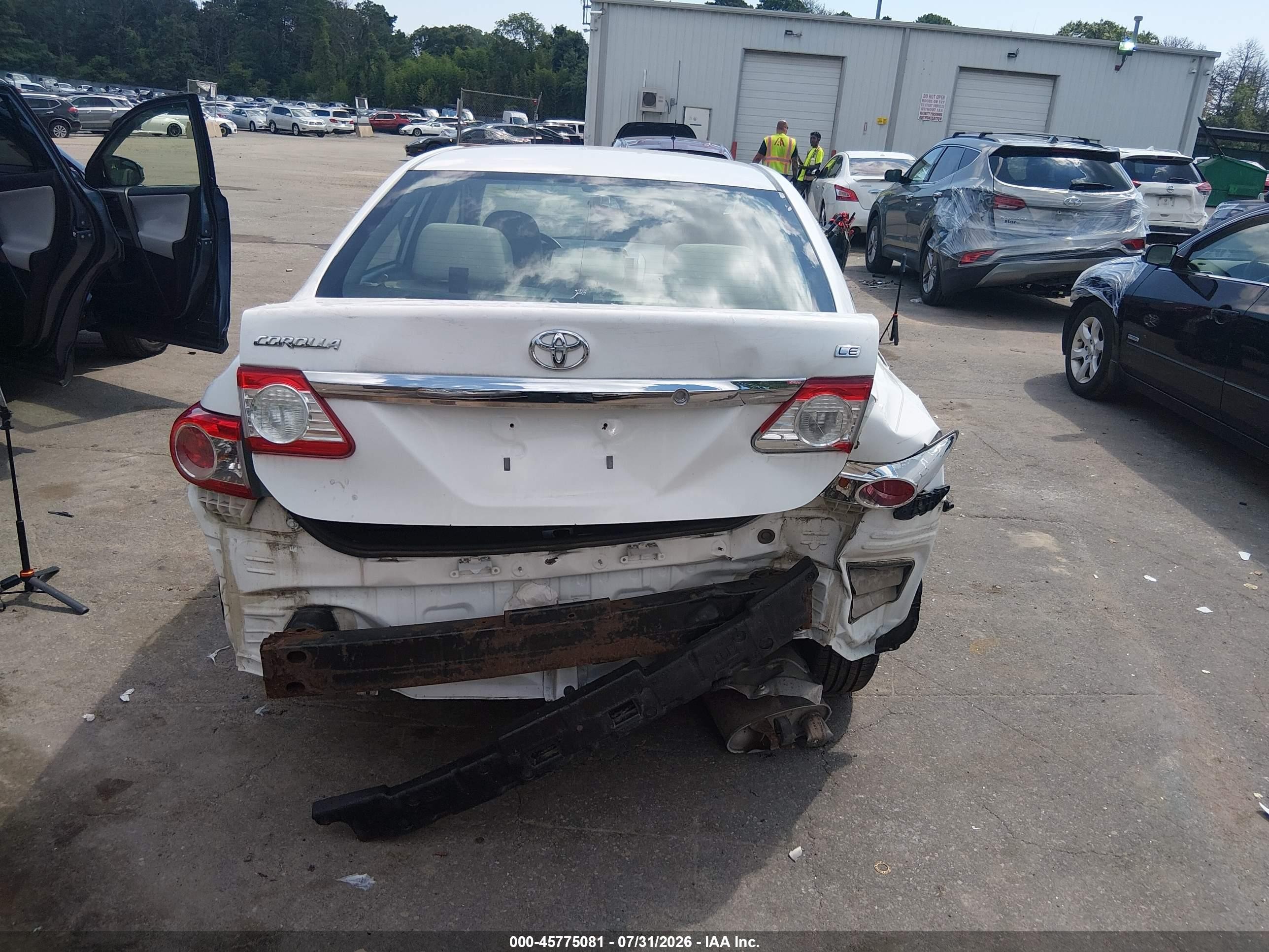 2013 Toyota Corolla Le White vin: 2T1BU4EE9DC969414