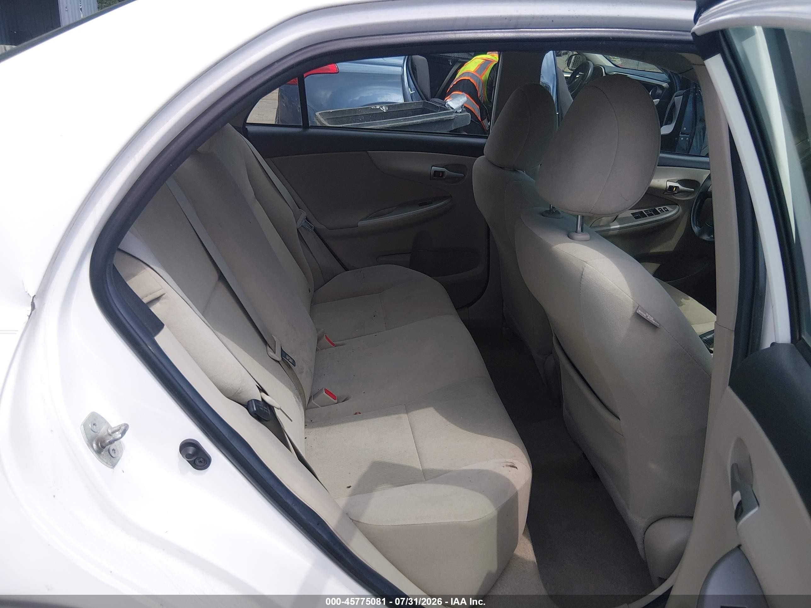 2013 Toyota Corolla Le White vin: 2T1BU4EE9DC969414