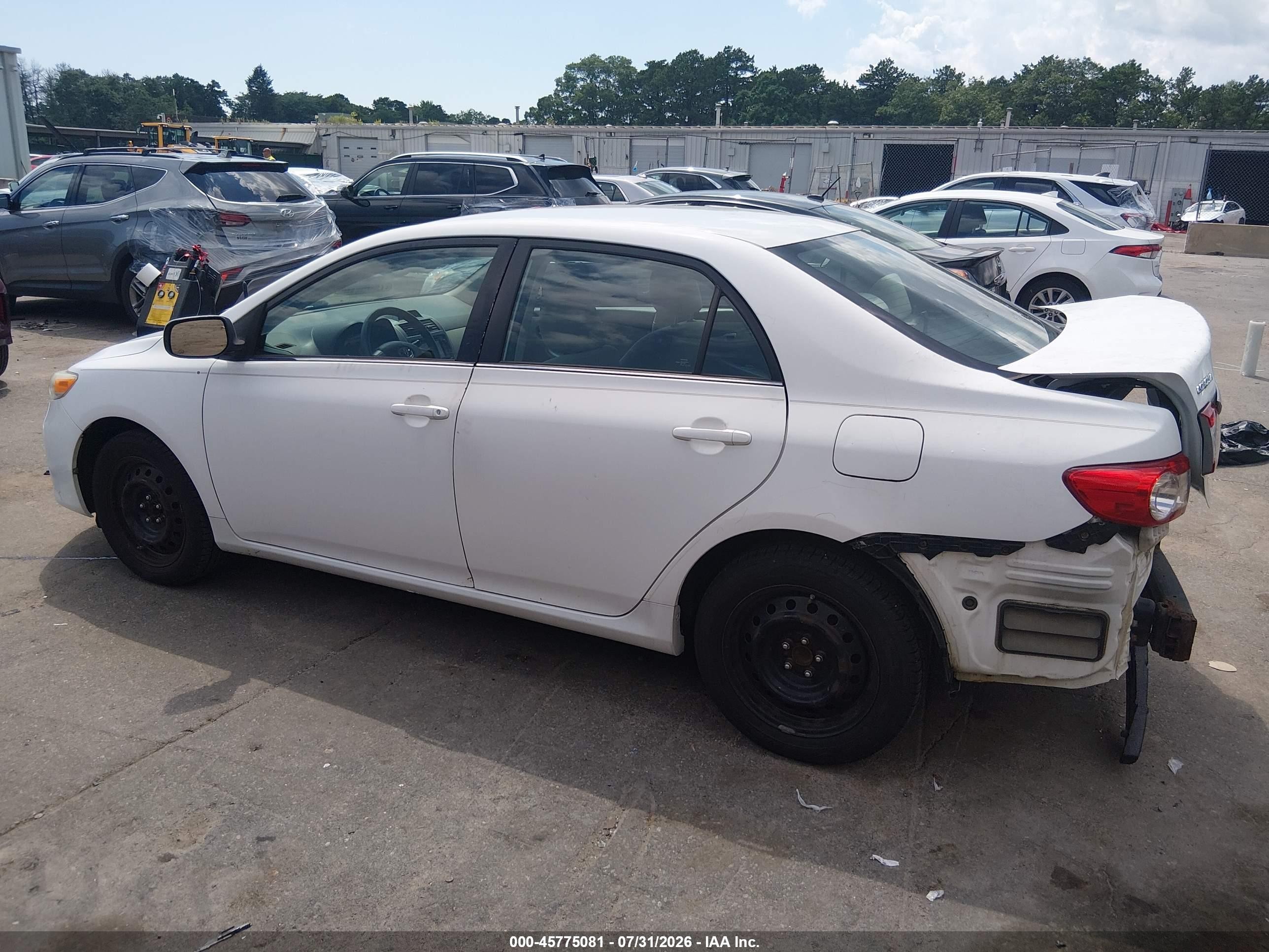 2013 Toyota Corolla Le White vin: 2T1BU4EE9DC969414