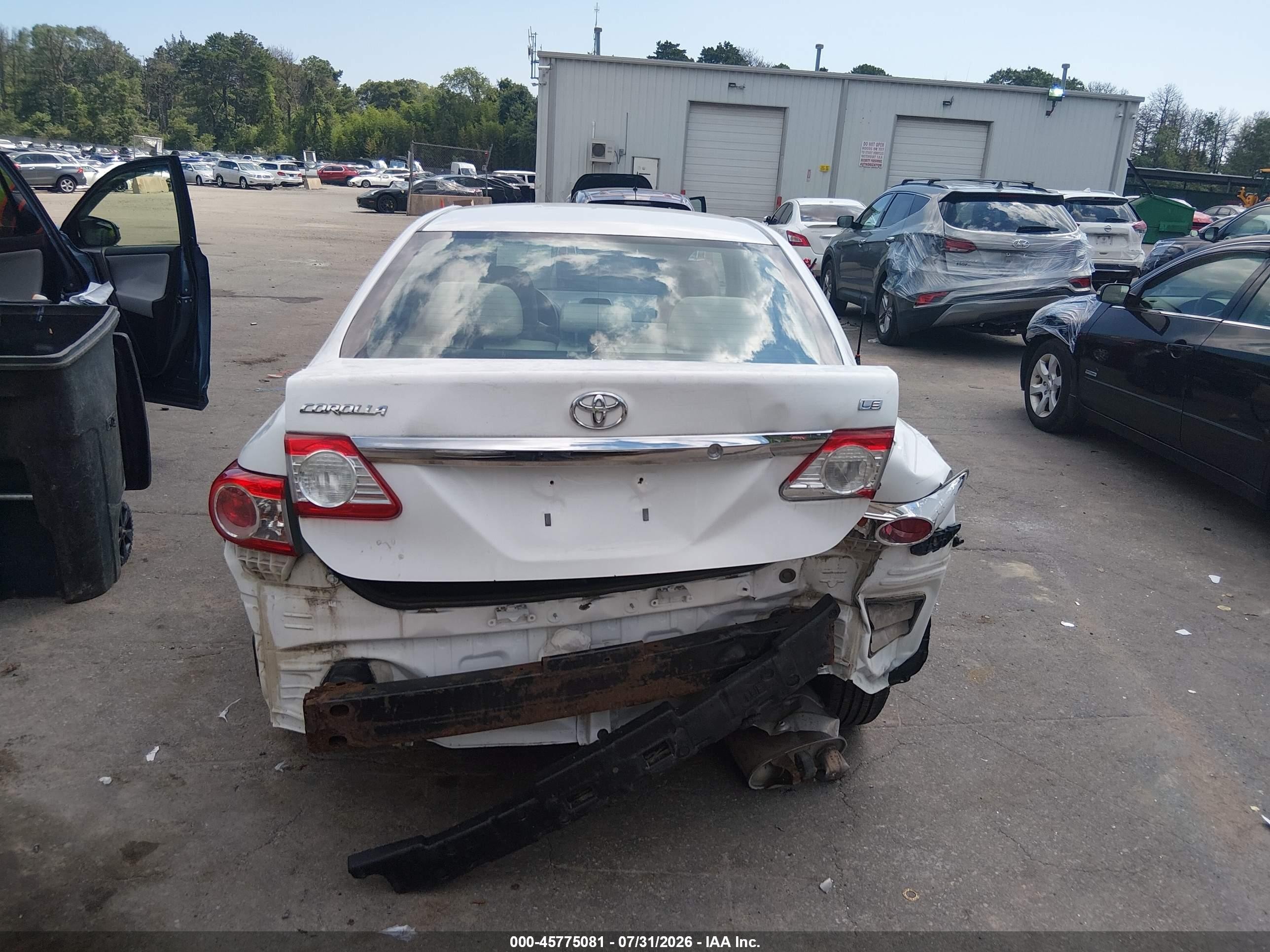 2013 Toyota Corolla Le White vin: 2T1BU4EE9DC969414