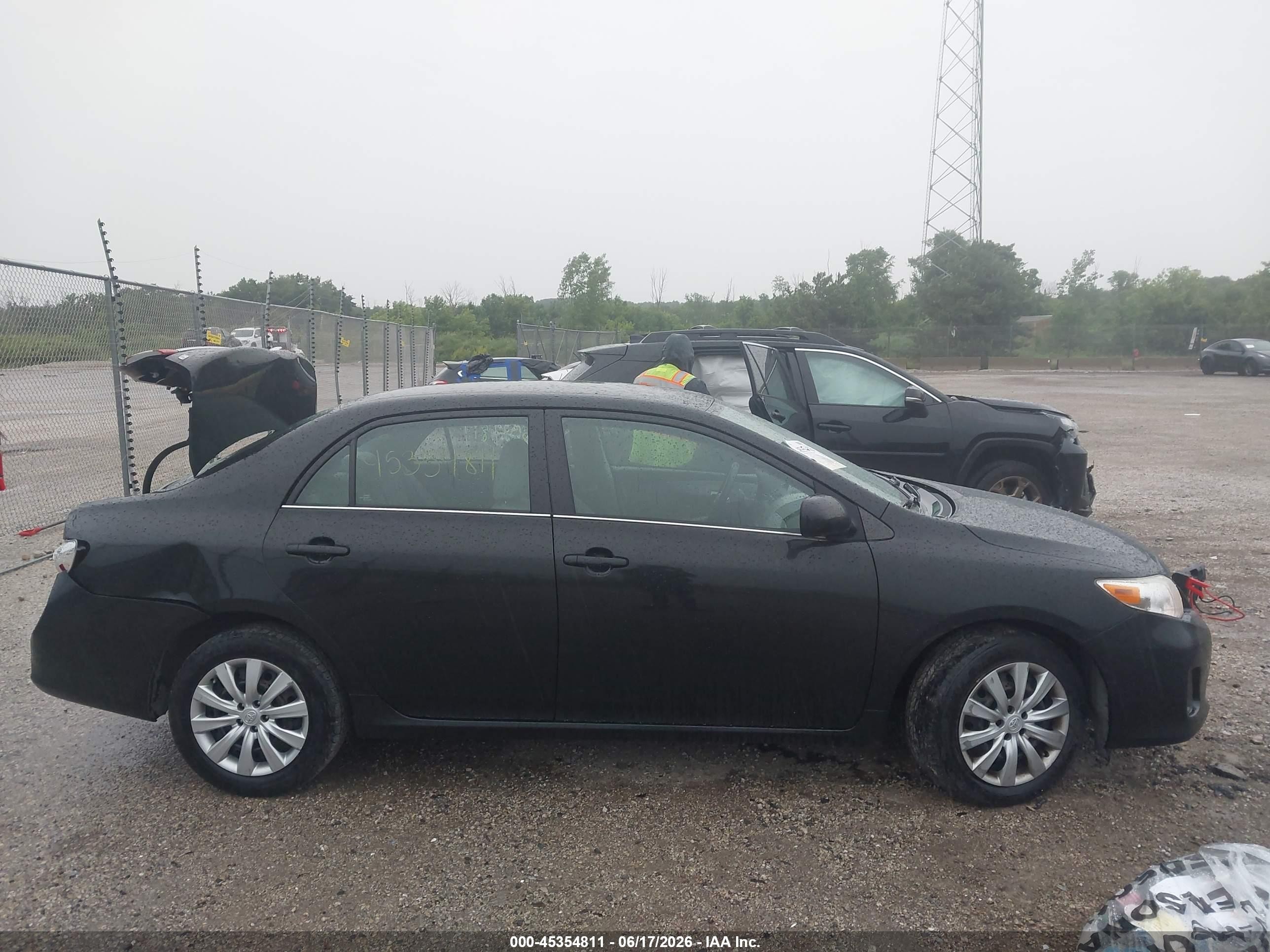 2013 Toyota Corolla Le Black vin: 2T1BU4EE9DC981885