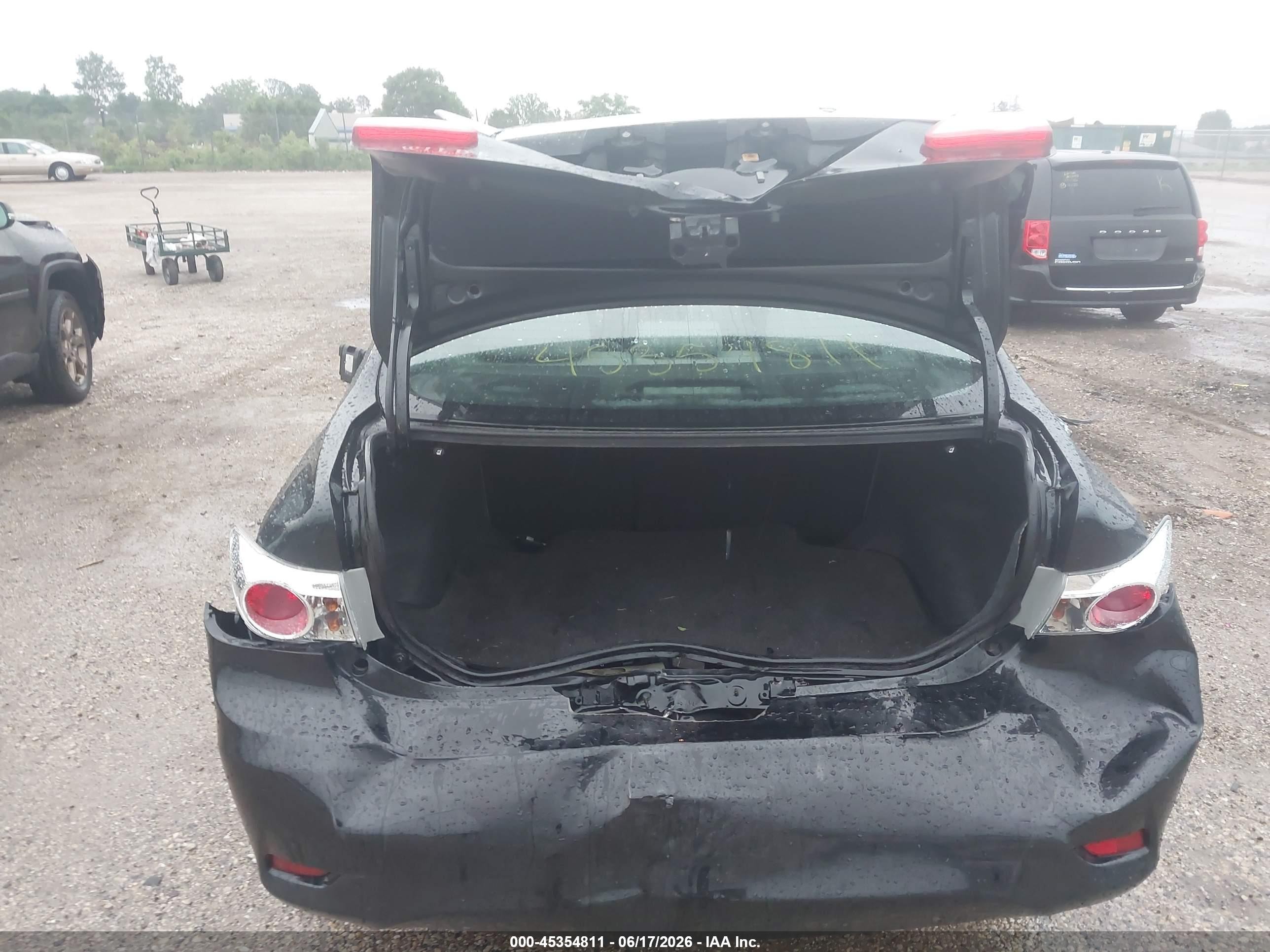 2013 Toyota Corolla Le Black vin: 2T1BU4EE9DC981885