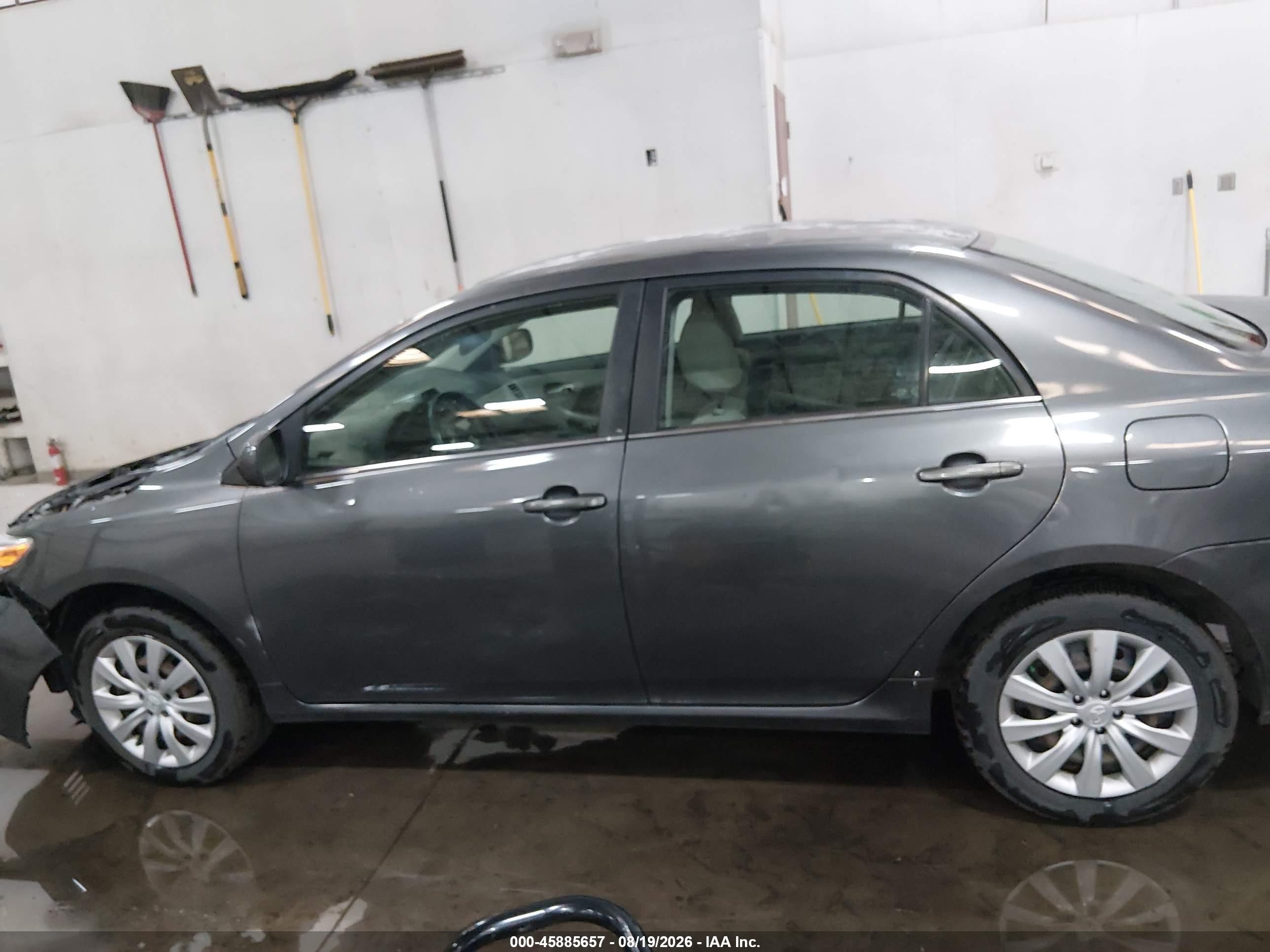 2013 Toyota Corolla Le Gray vin: 2T1BU4EE9DC984222