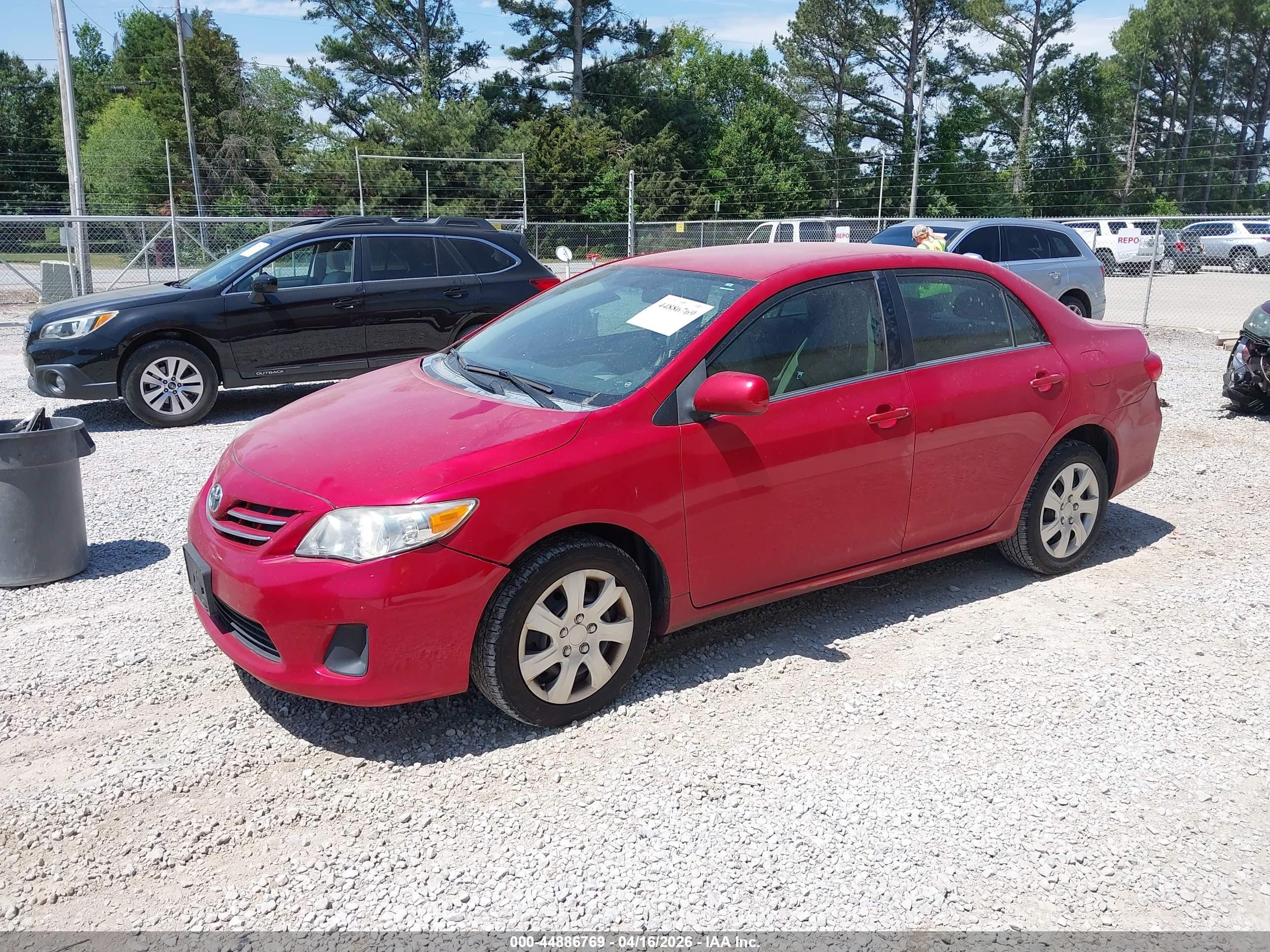 2013 Toyota Corolla Le Red vin: 2T1BU4EE9DC994300