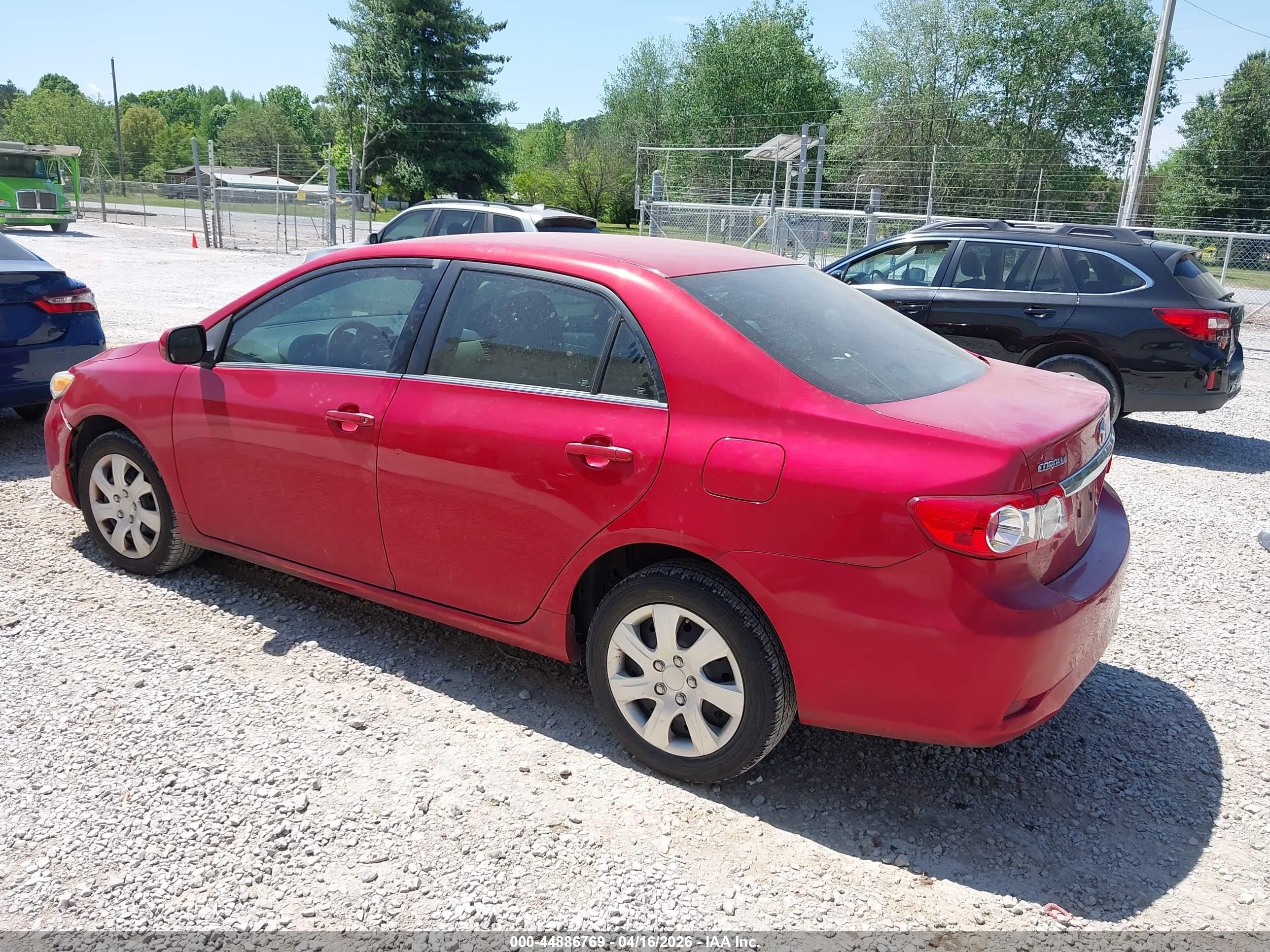 2013 Toyota Corolla Le Red vin: 2T1BU4EE9DC994300