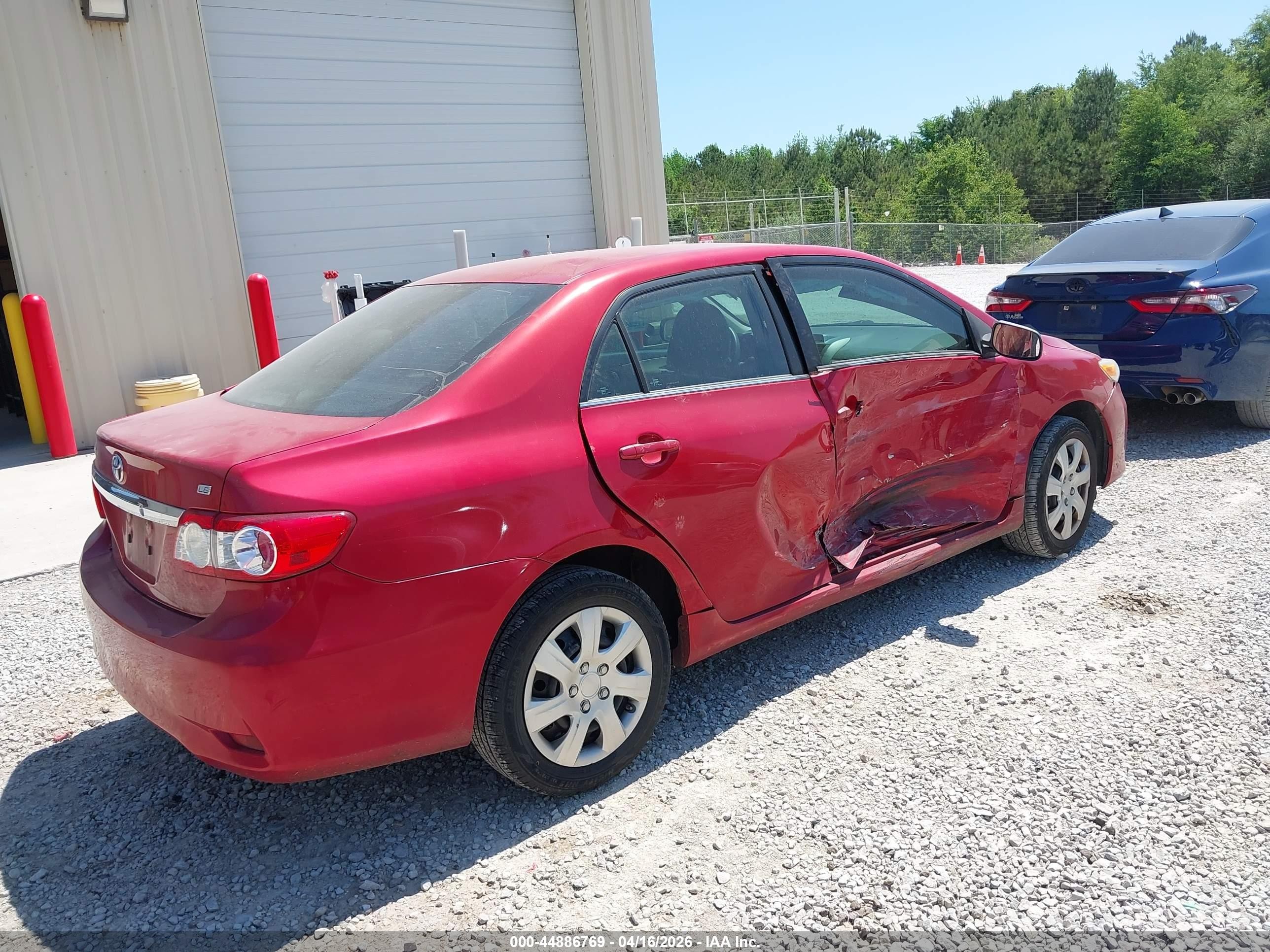 2013 Toyota Corolla Le Red vin: 2T1BU4EE9DC994300