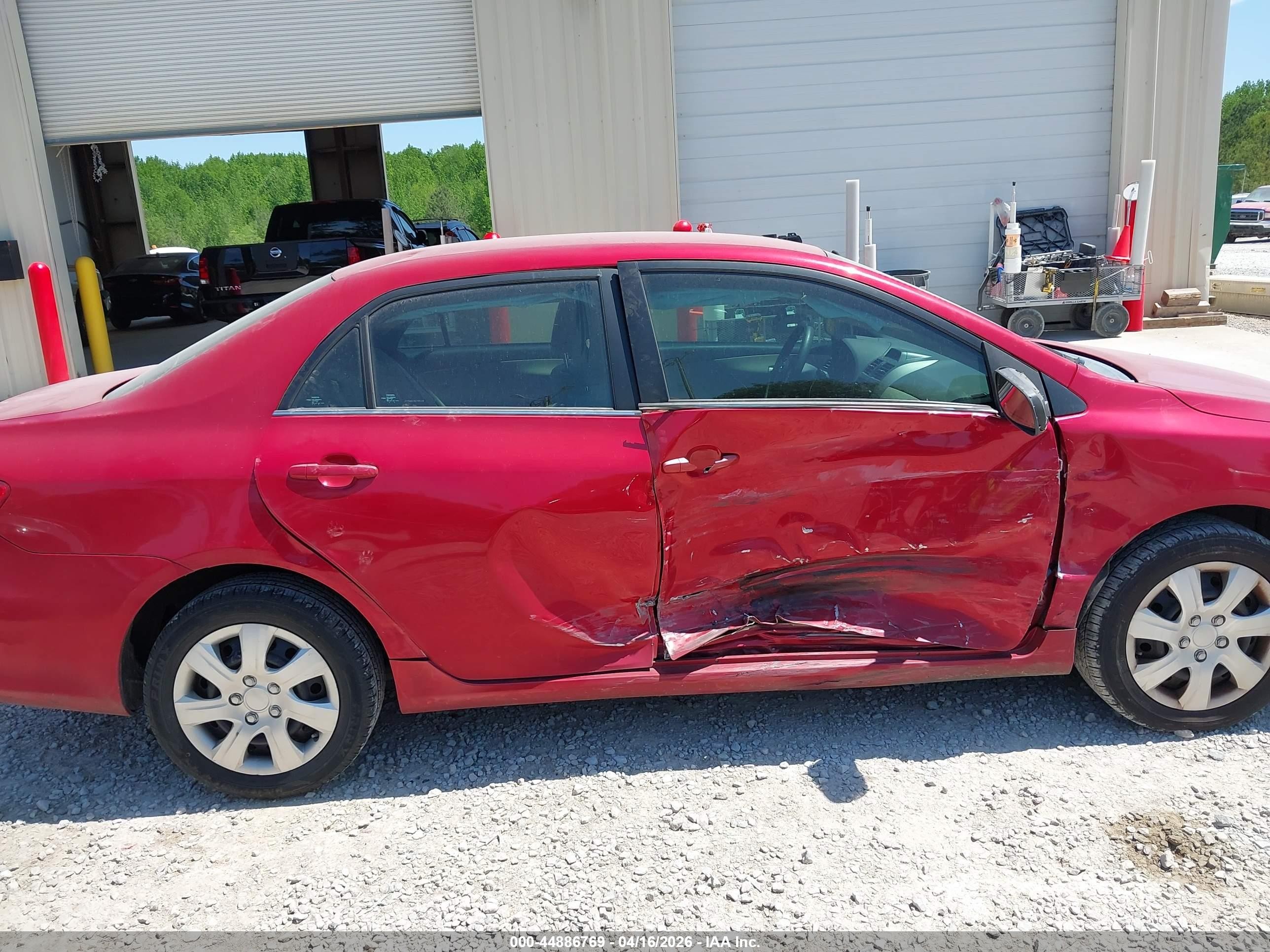 2013 Toyota Corolla Le Red vin: 2T1BU4EE9DC994300