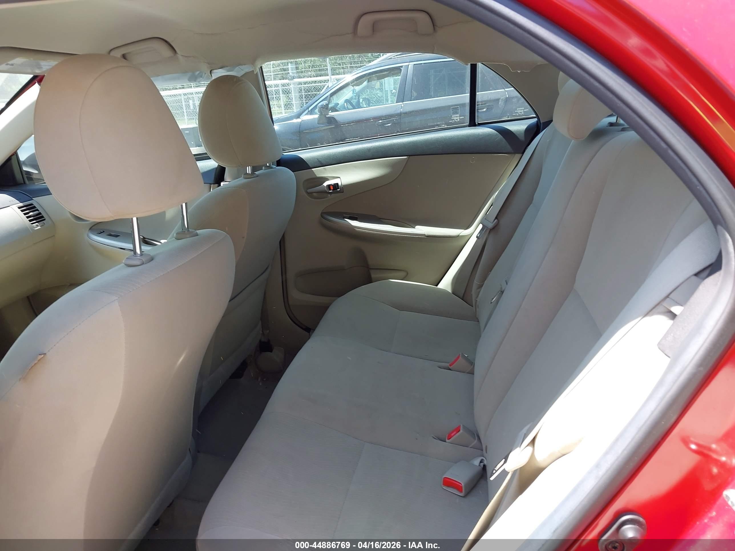 2013 Toyota Corolla Le Red vin: 2T1BU4EE9DC994300