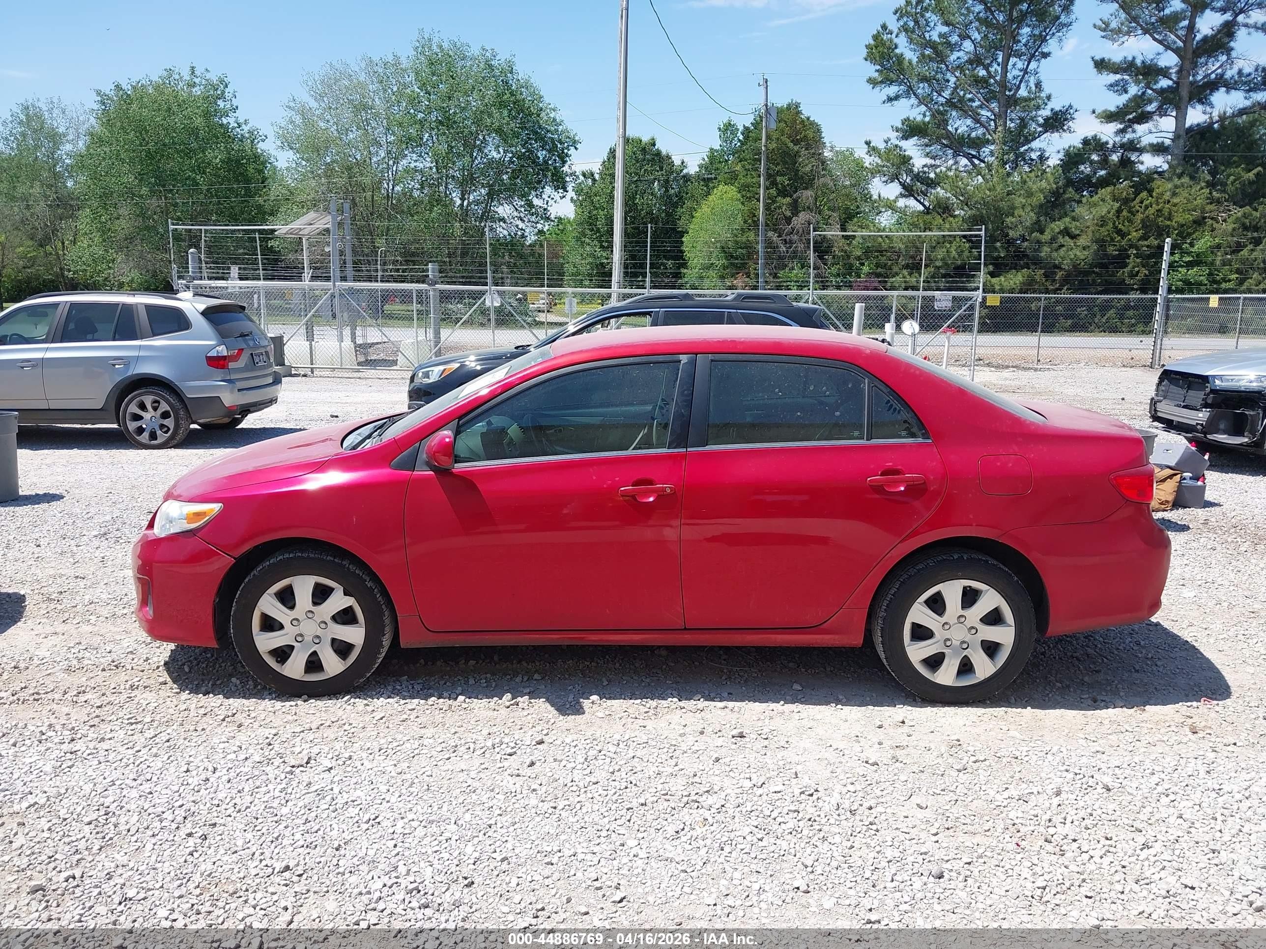 2013 Toyota Corolla Le Red vin: 2T1BU4EE9DC994300
