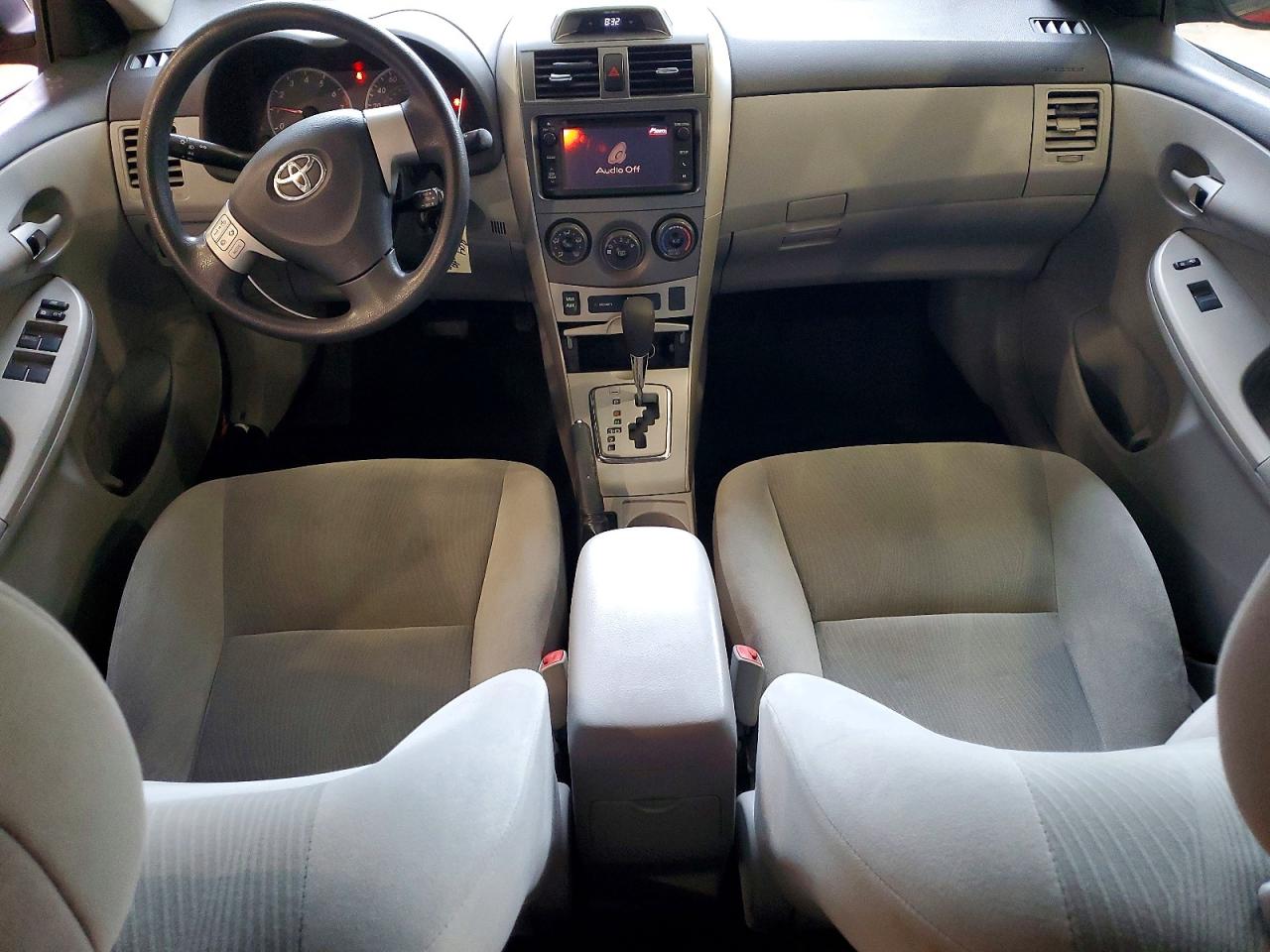 2013 Toyota Corolla Le Red vin: 2T1BU4EE9DC998024