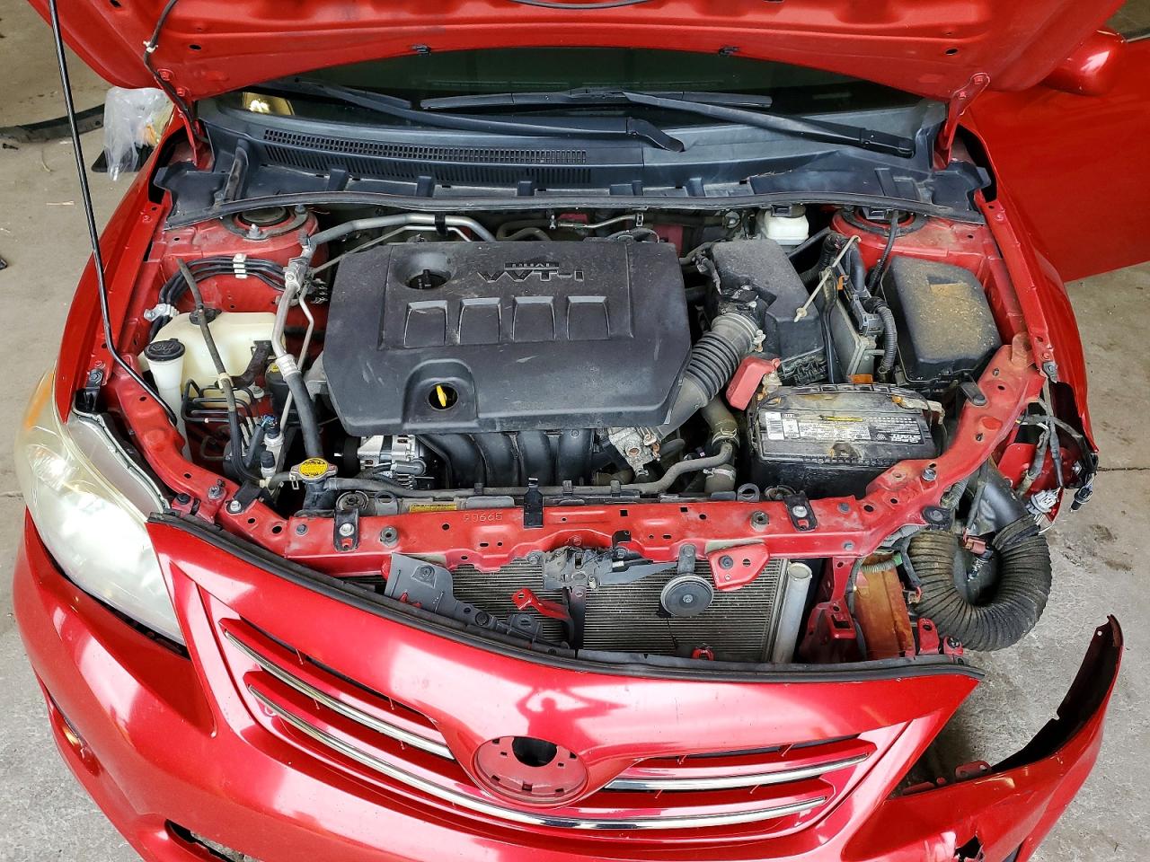 2013 Toyota Corolla Le Red vin: 2T1BU4EE9DC998024