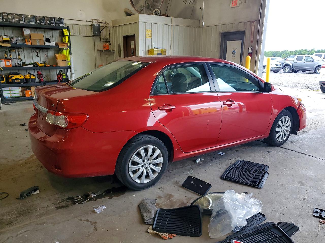 2013 Toyota Corolla Le Red vin: 2T1BU4EE9DC998024