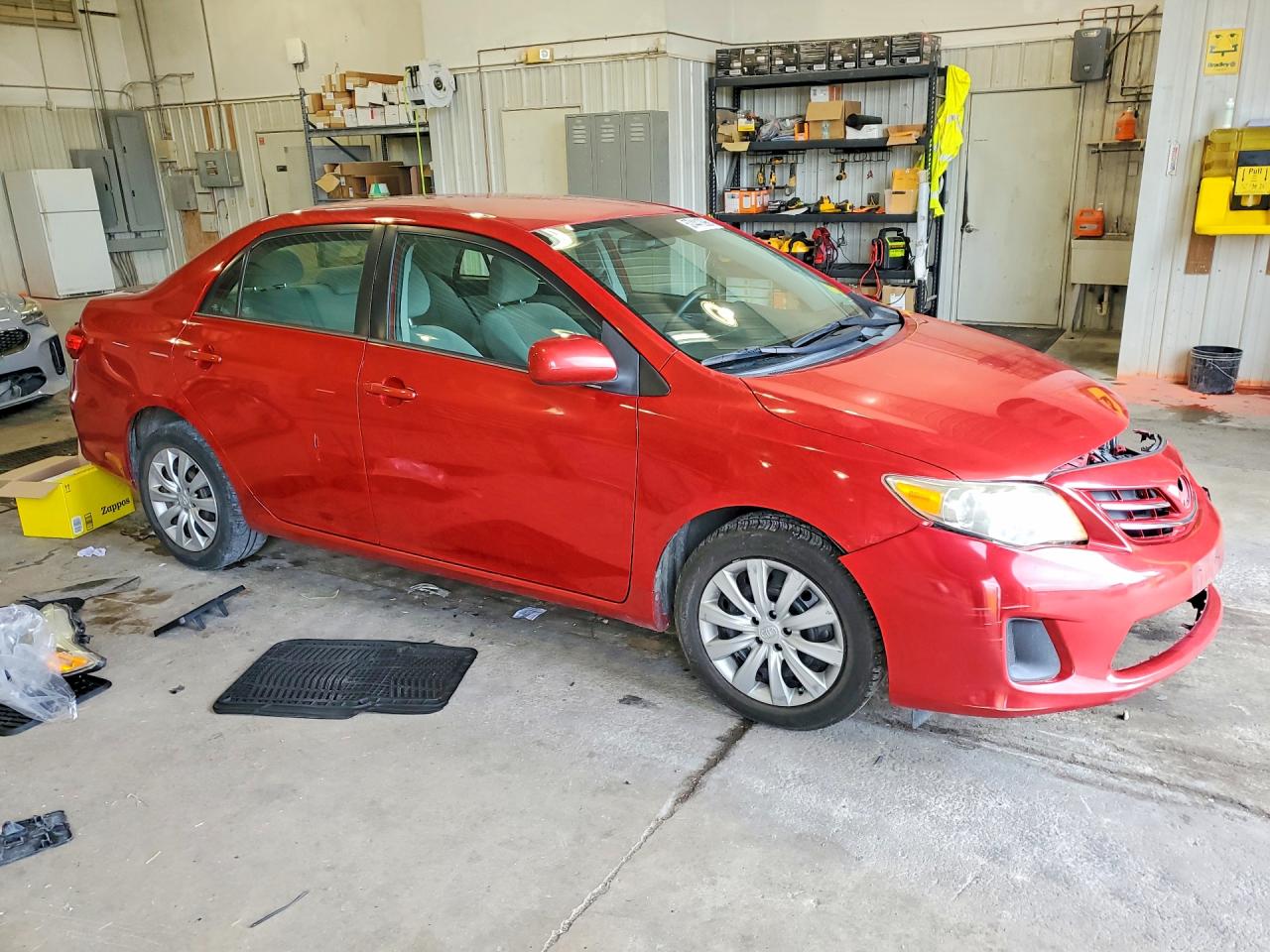 2013 Toyota Corolla Le Red vin: 2T1BU4EE9DC998024