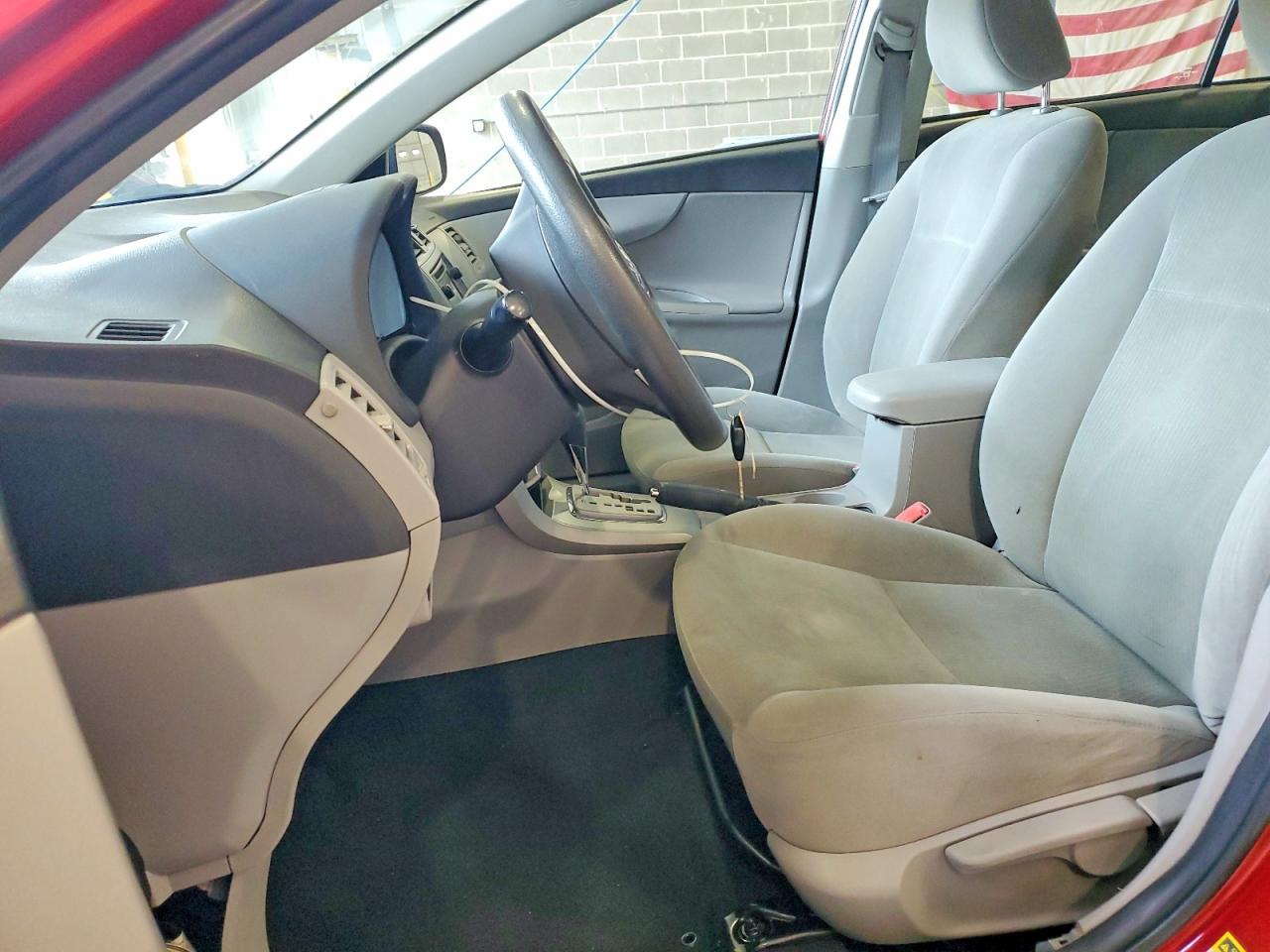 2013 Toyota Corolla Le Red vin: 2T1BU4EE9DC998024
