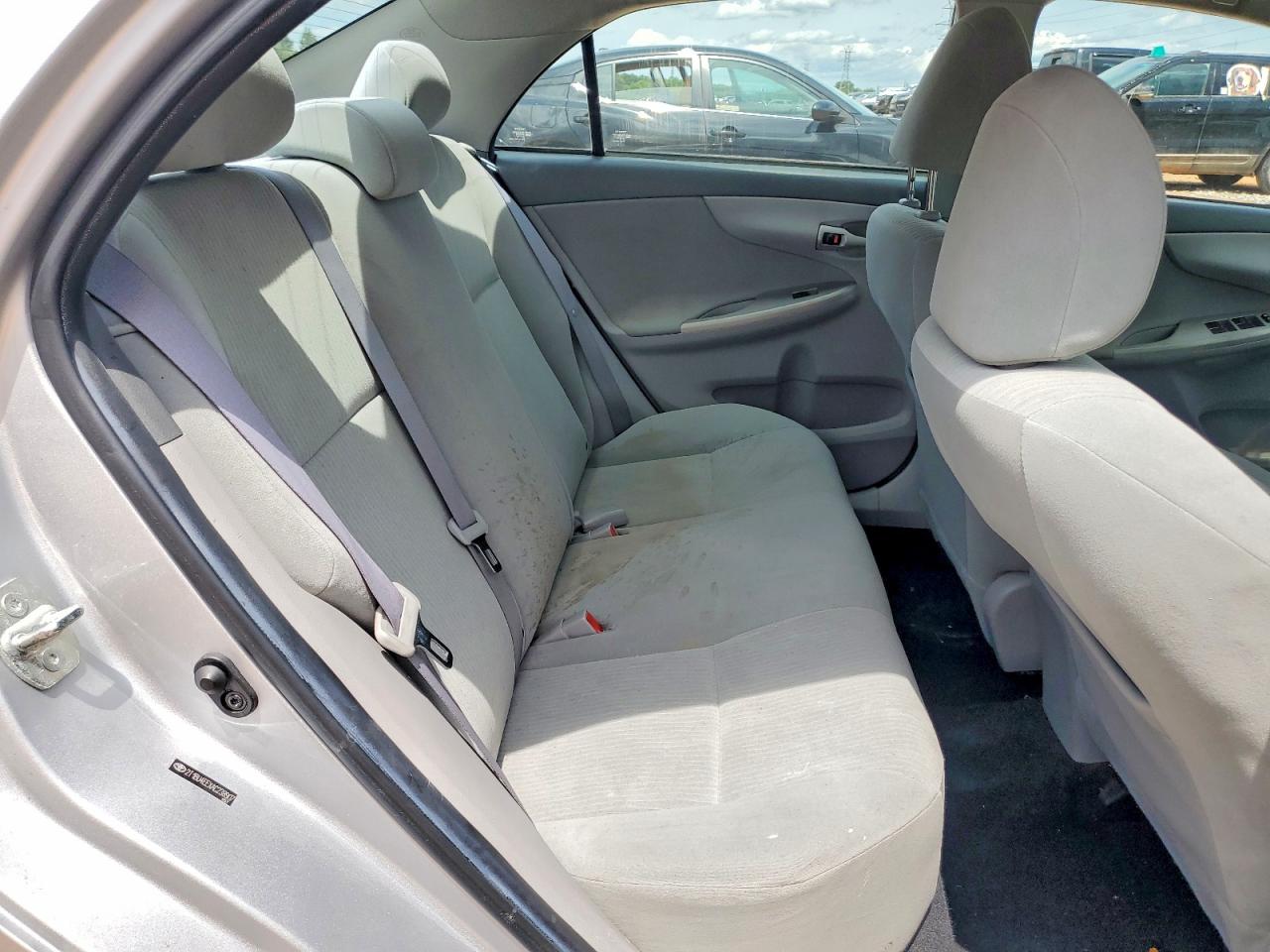 2010 Toyota Corolla Le Silver vin: 2T1BU4EEXAC238907