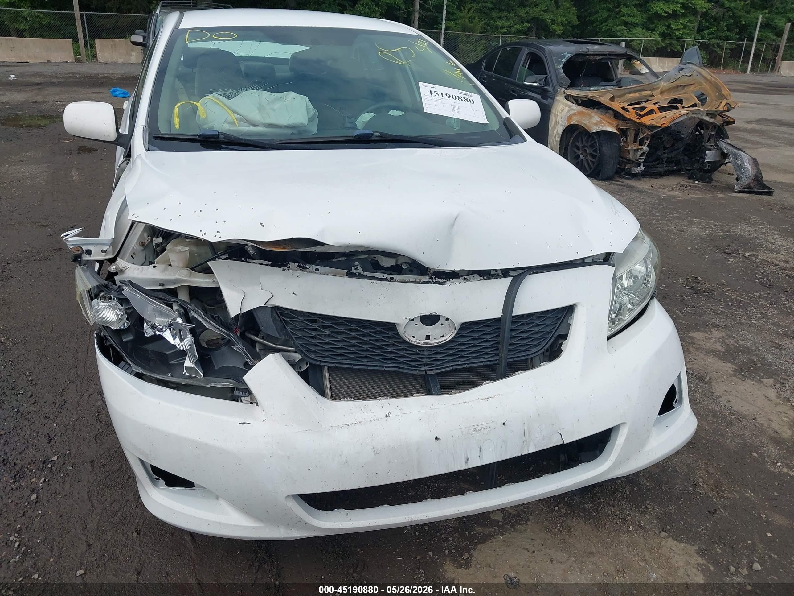 2010 Toyota Corolla Le White vin: 2T1BU4EEXAC246103