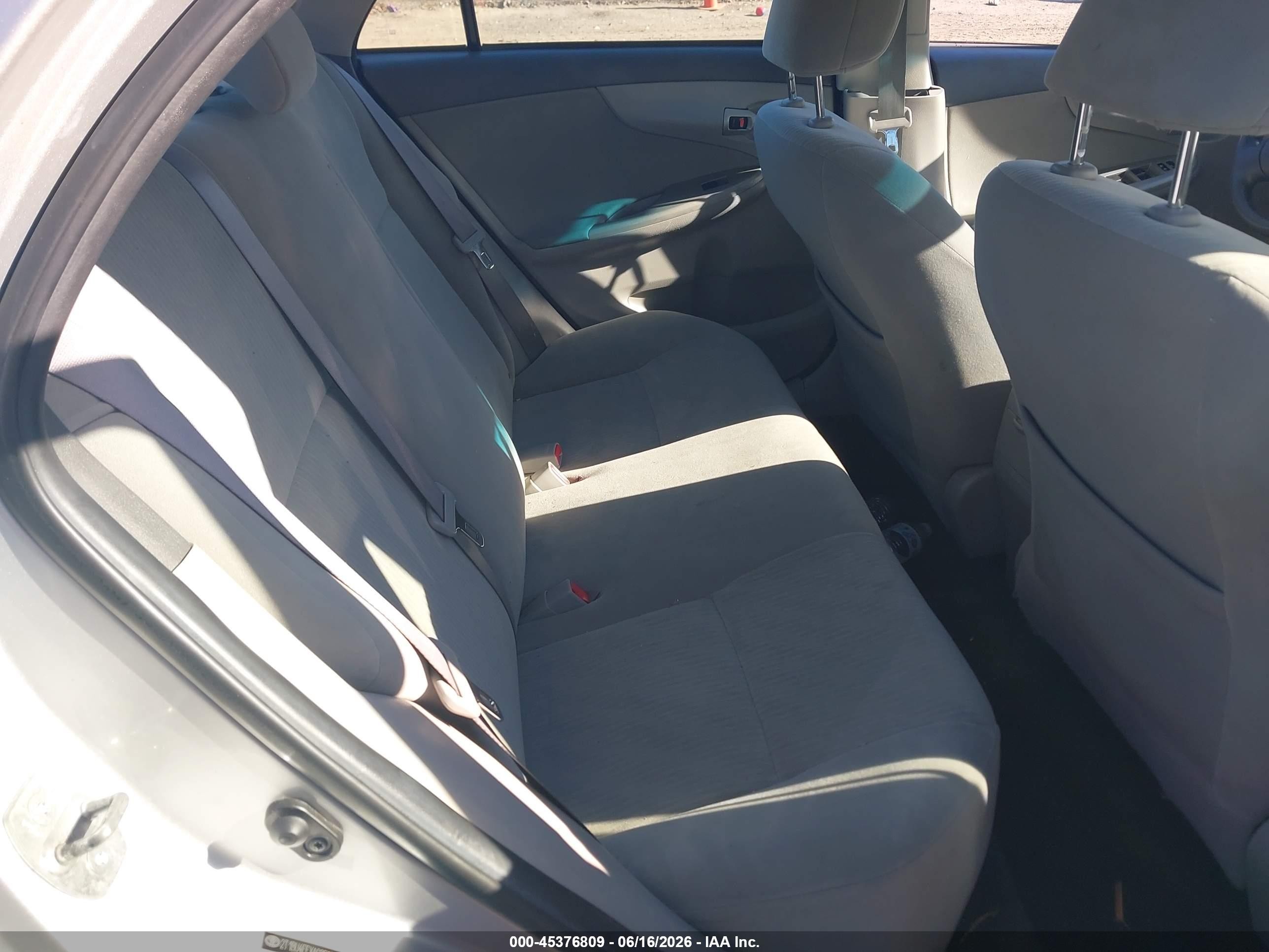 2010 Toyota Corolla Le Silver vin: 2T1BU4EEXAC252368