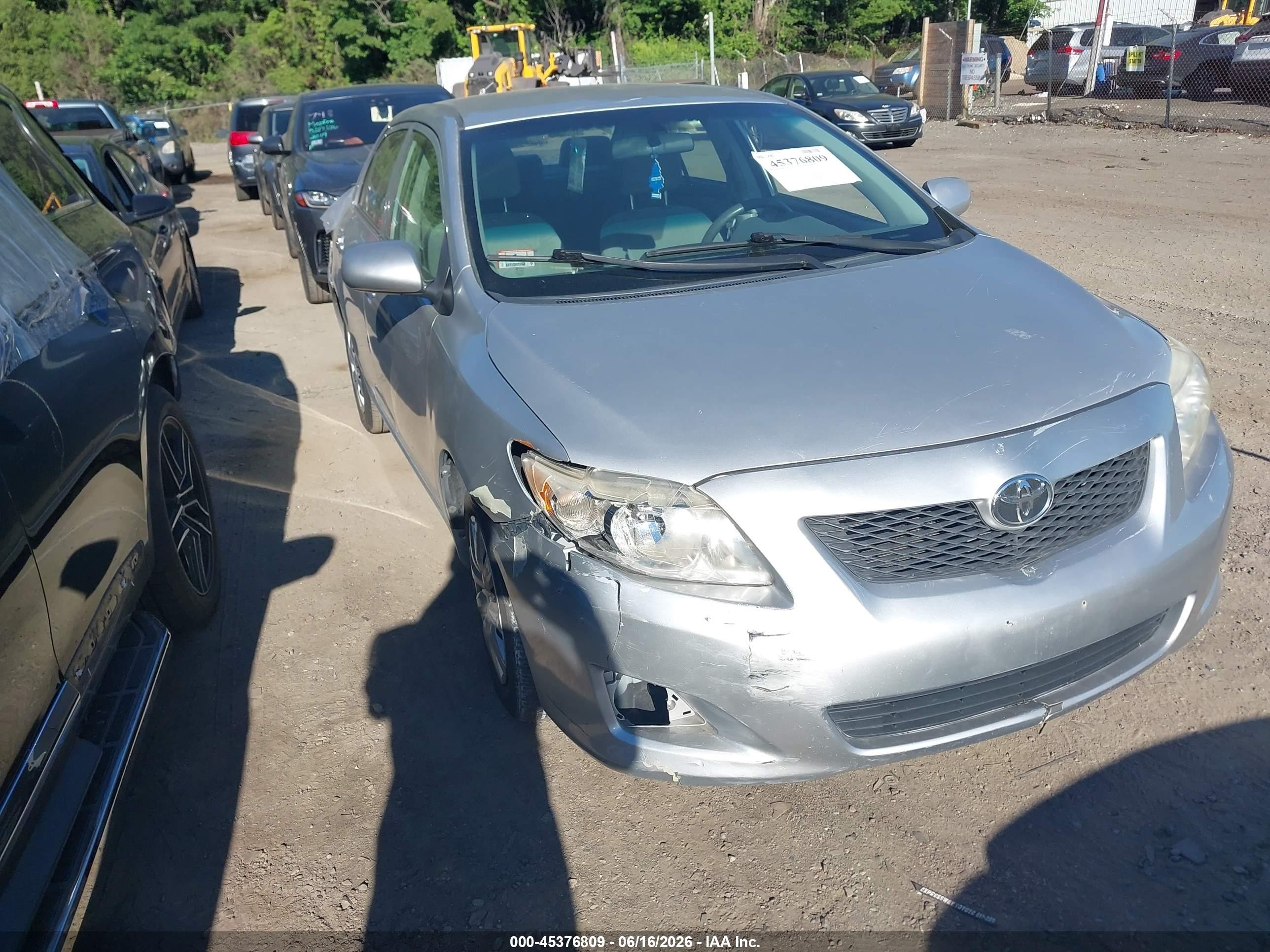 2010 Toyota Corolla Le Silver vin: 2T1BU4EEXAC252368
