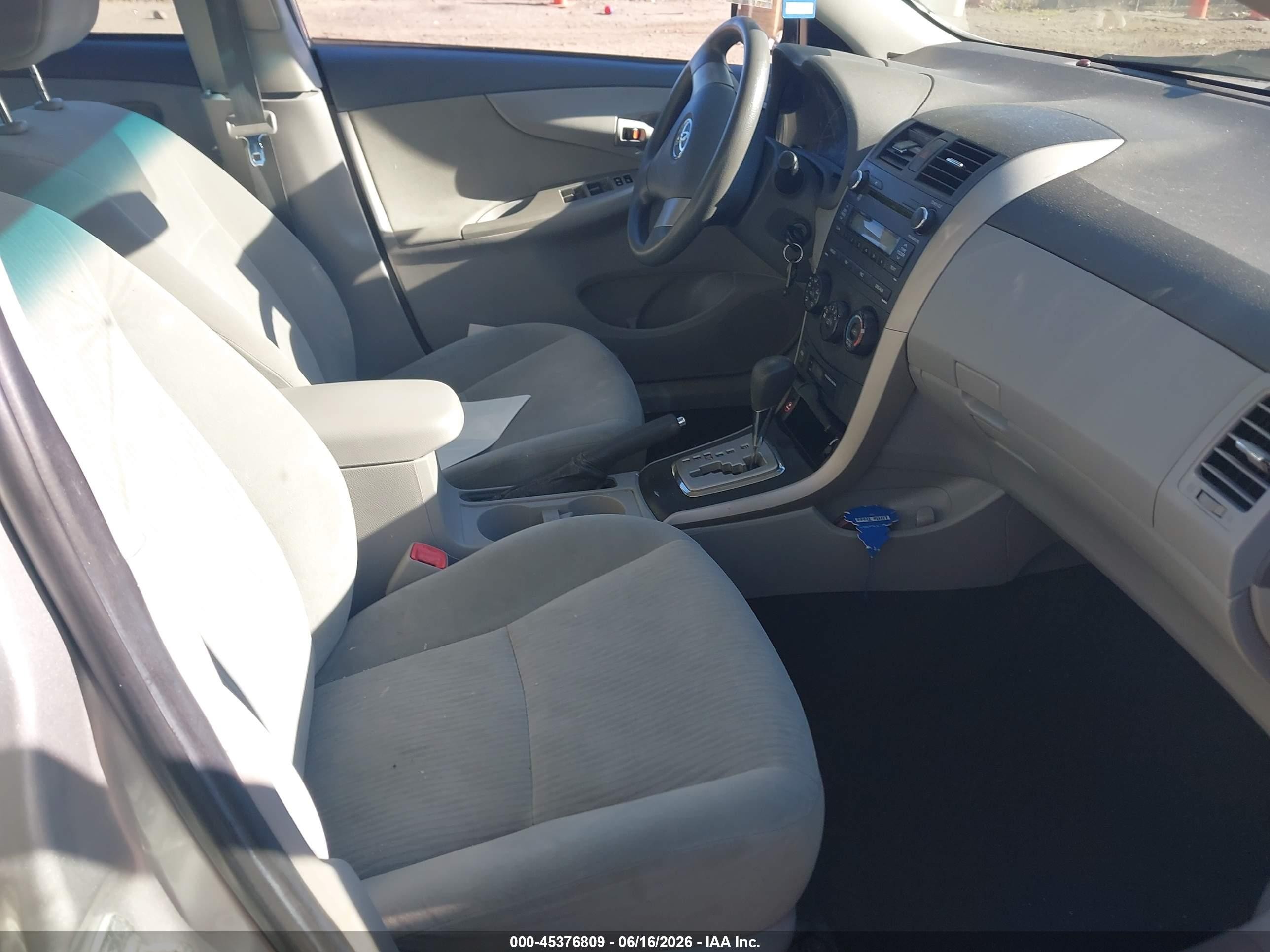 2010 Toyota Corolla Le Silver vin: 2T1BU4EEXAC252368