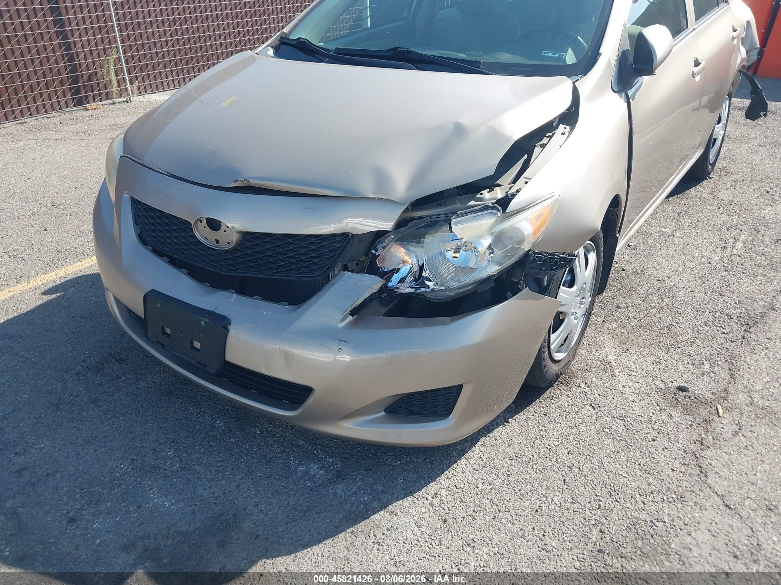 2010 Toyota Corolla Ce Champagne vin: 2T1BU4EEXAC257327