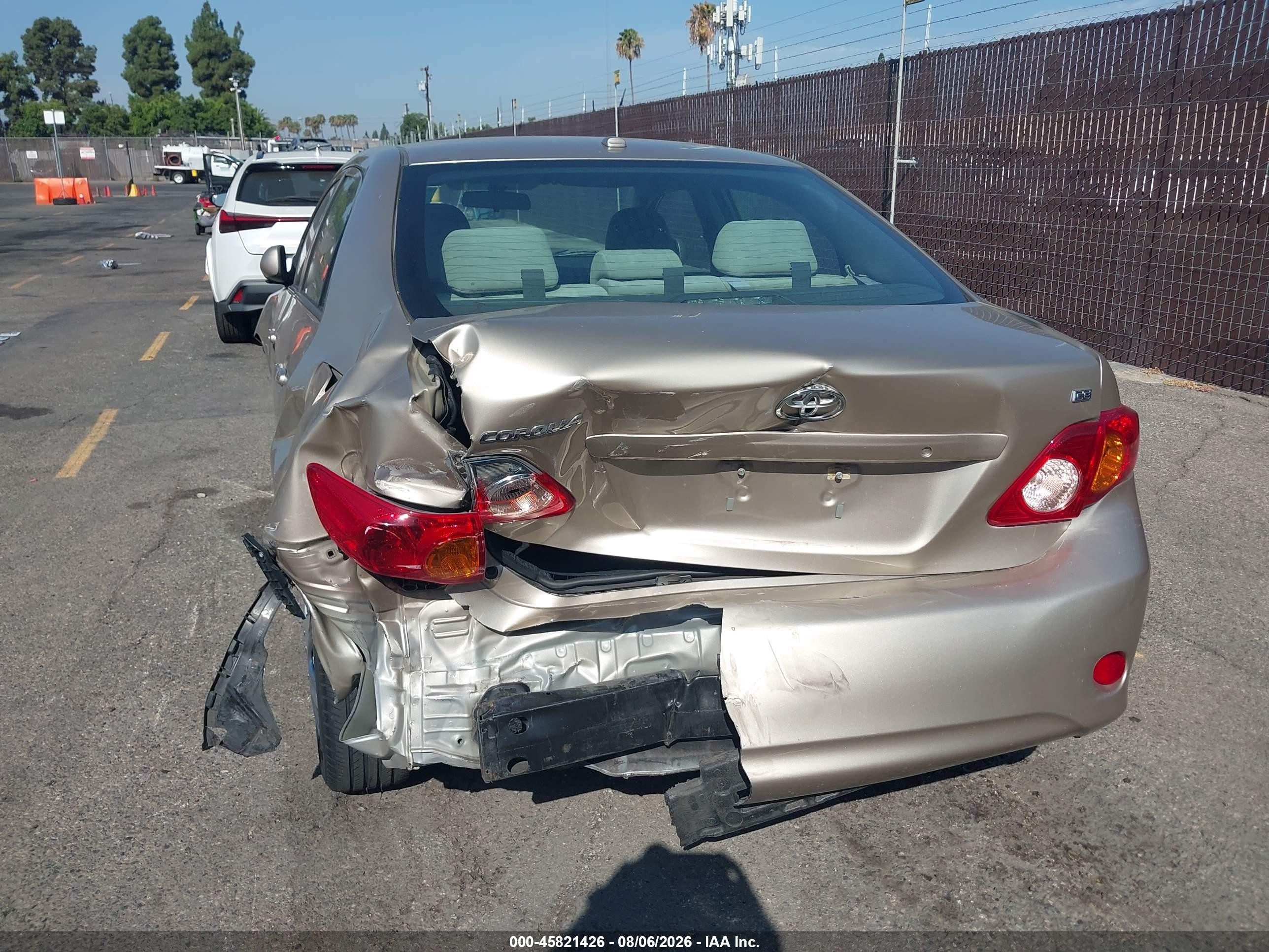 2010 Toyota Corolla Ce Champagne vin: 2T1BU4EEXAC257327