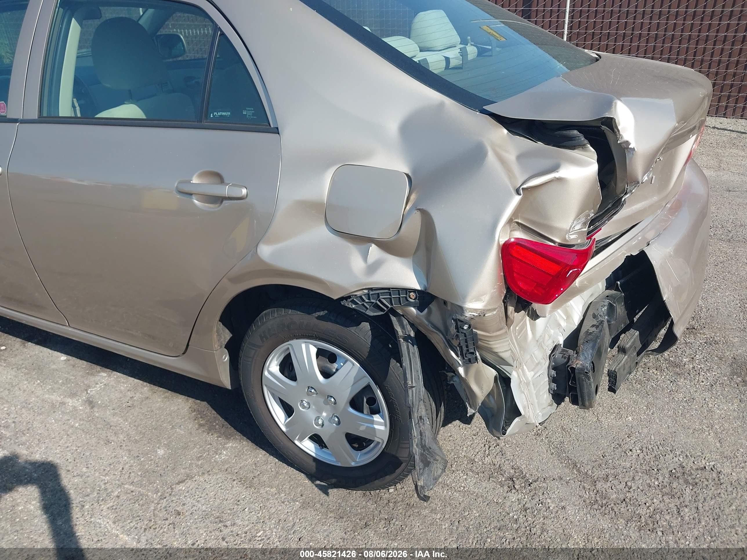 2010 Toyota Corolla Ce Champagne vin: 2T1BU4EEXAC257327
