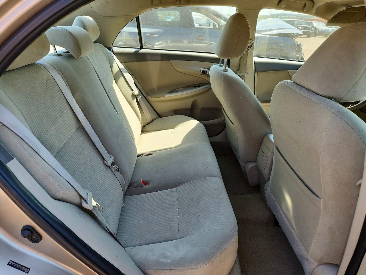 2010 Toyota Corolla Le Gold vin: 2T1BU4EEXAC292370