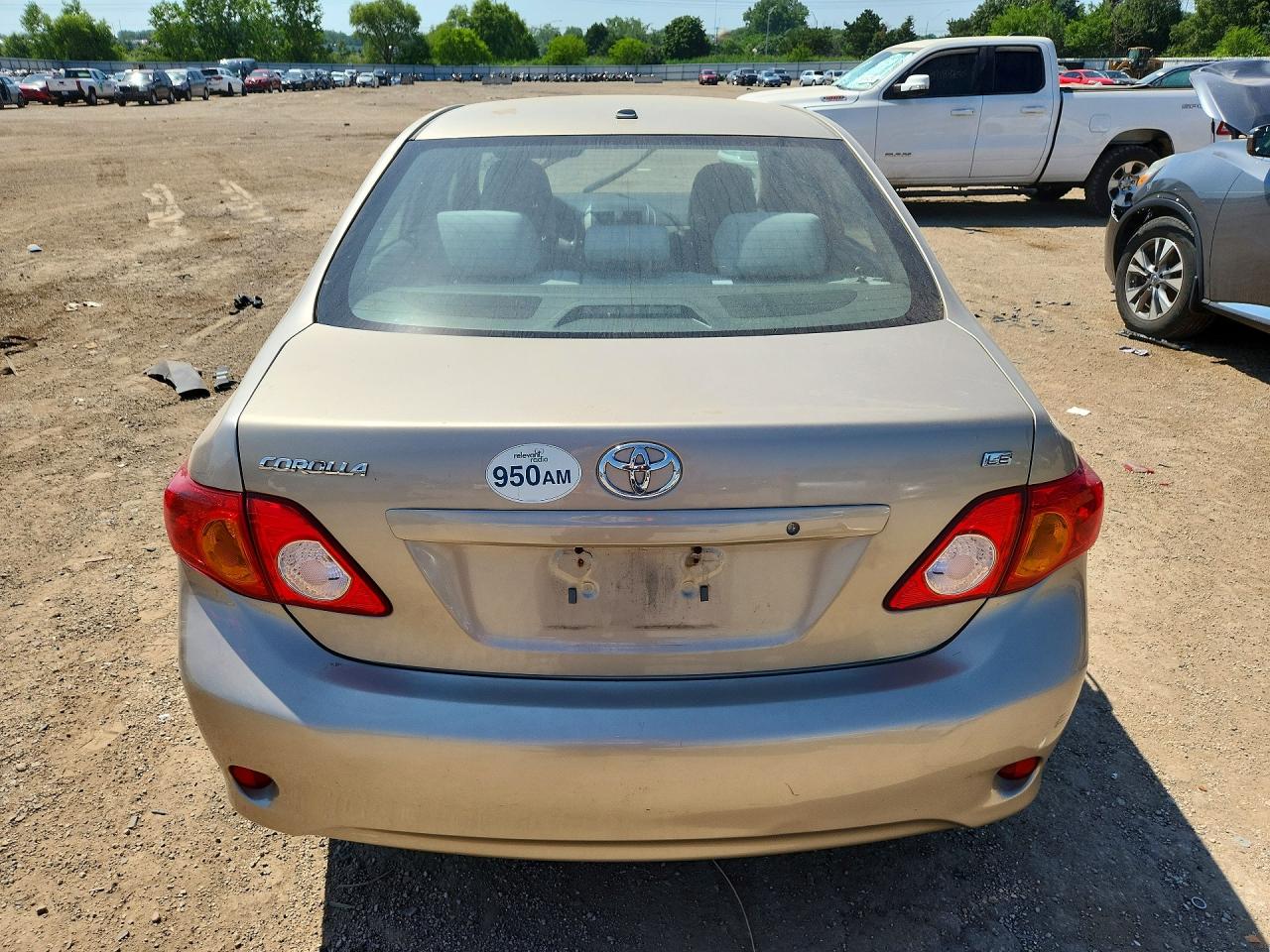 2010 Toyota Corolla Le Gold vin: 2T1BU4EEXAC292370