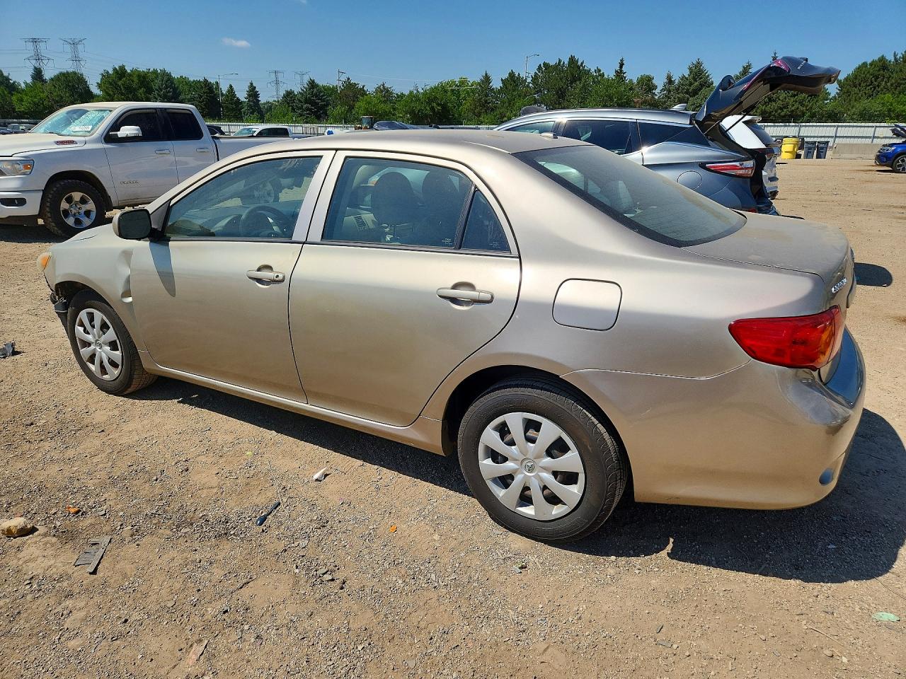 2010 Toyota Corolla Le Gold vin: 2T1BU4EEXAC292370