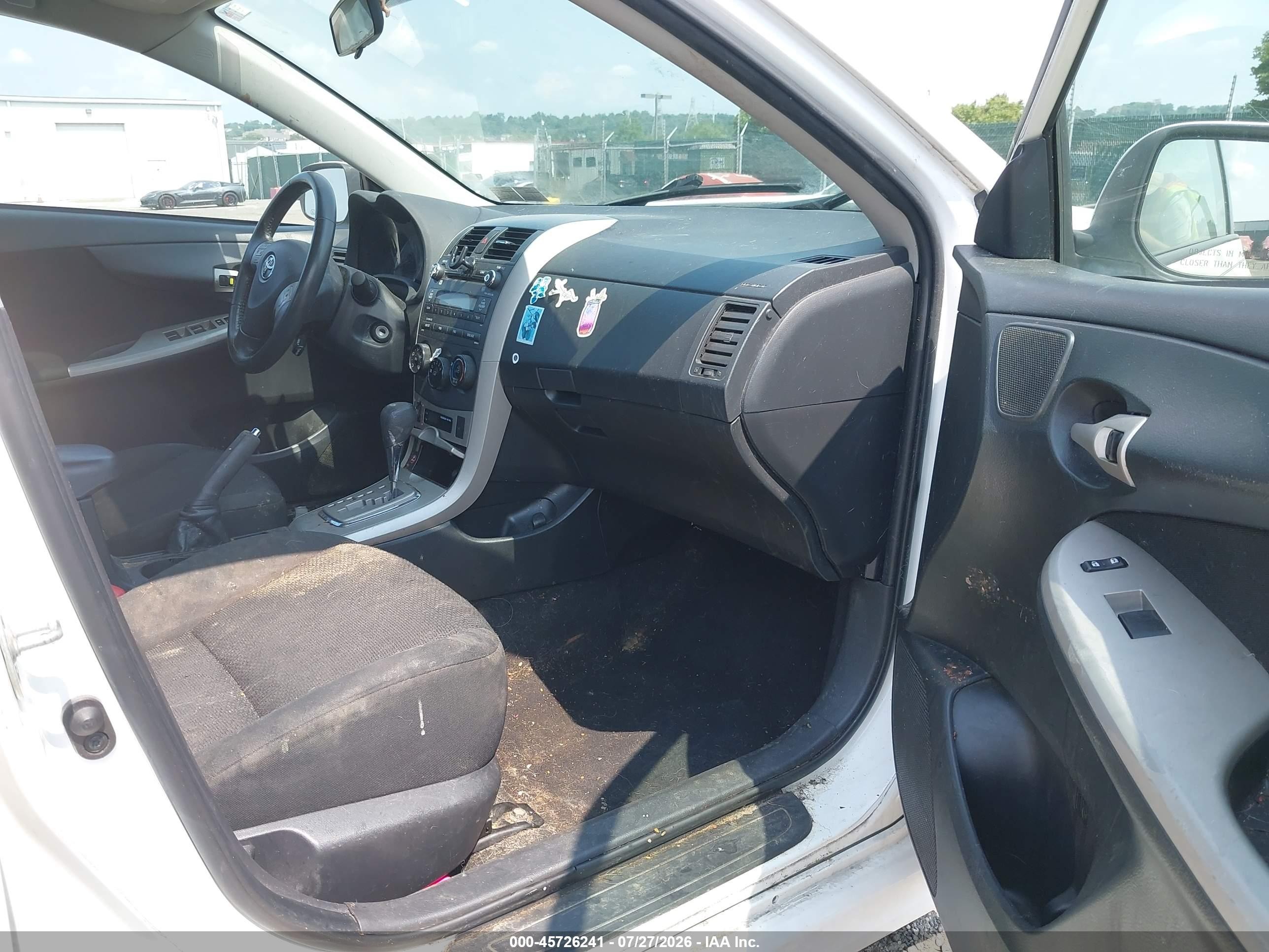 2010 Toyota Corolla S Белый vin: 2T1BU4EEXAC297696