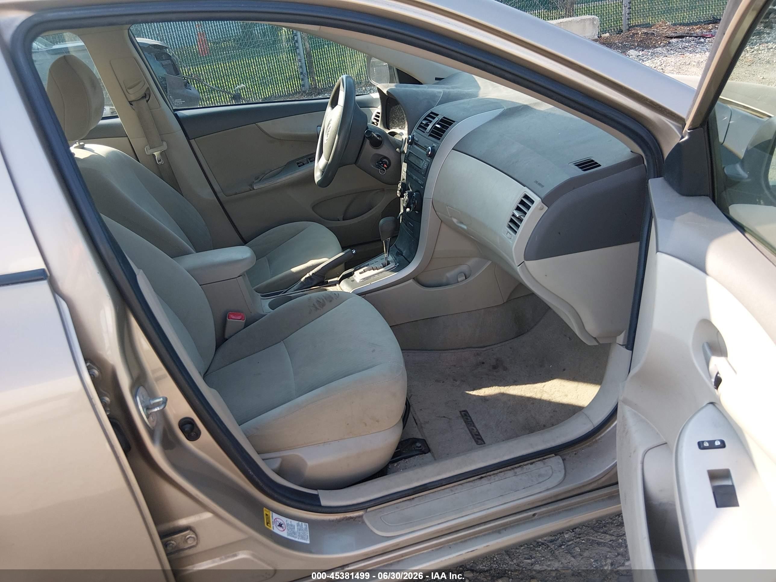 2010 Toyota Corolla Le Beige vin: 2T1BU4EEXAC338442