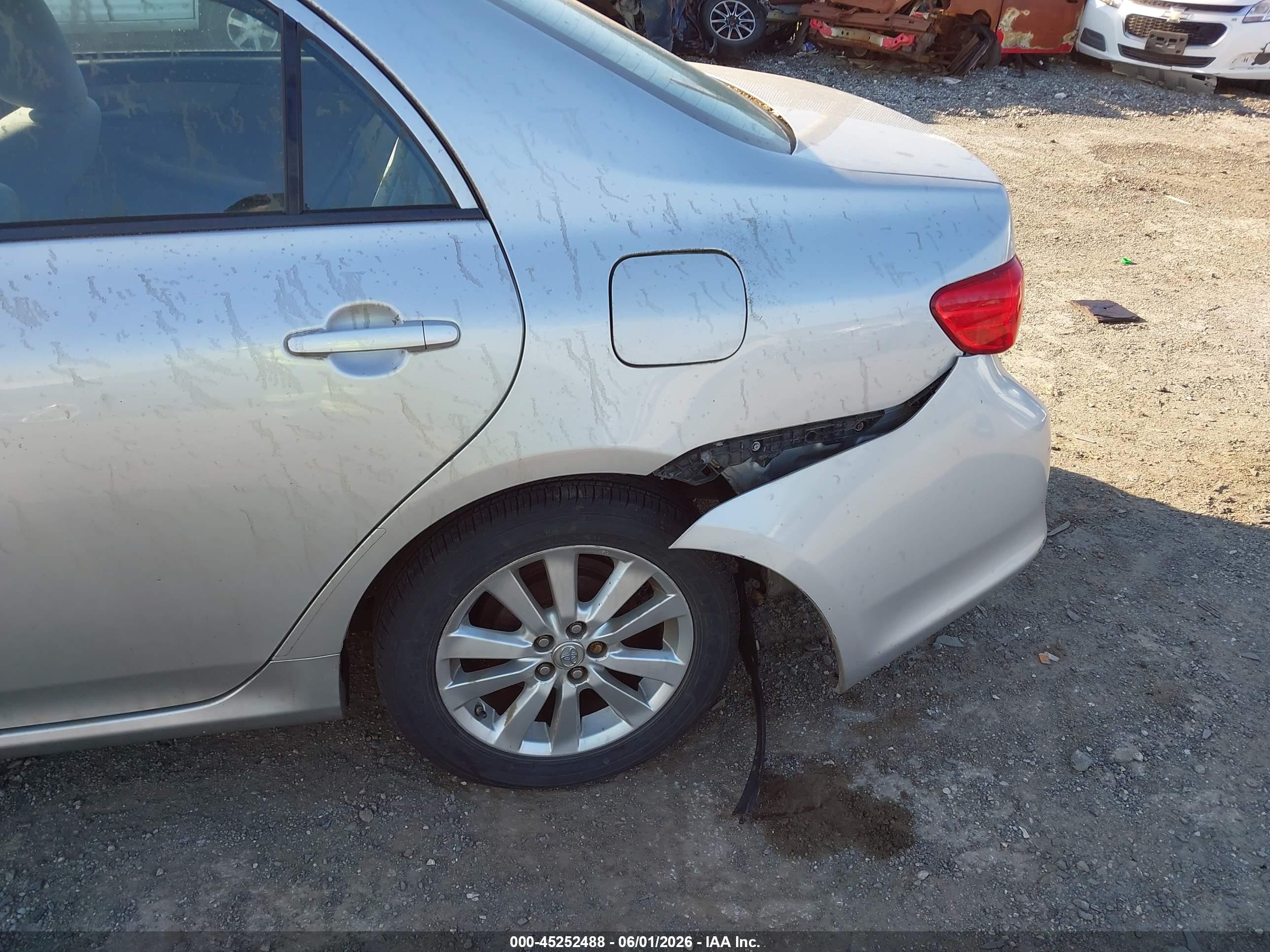 2010 Toyota Corolla Le Silver vin: 2T1BU4EEXAC368007
