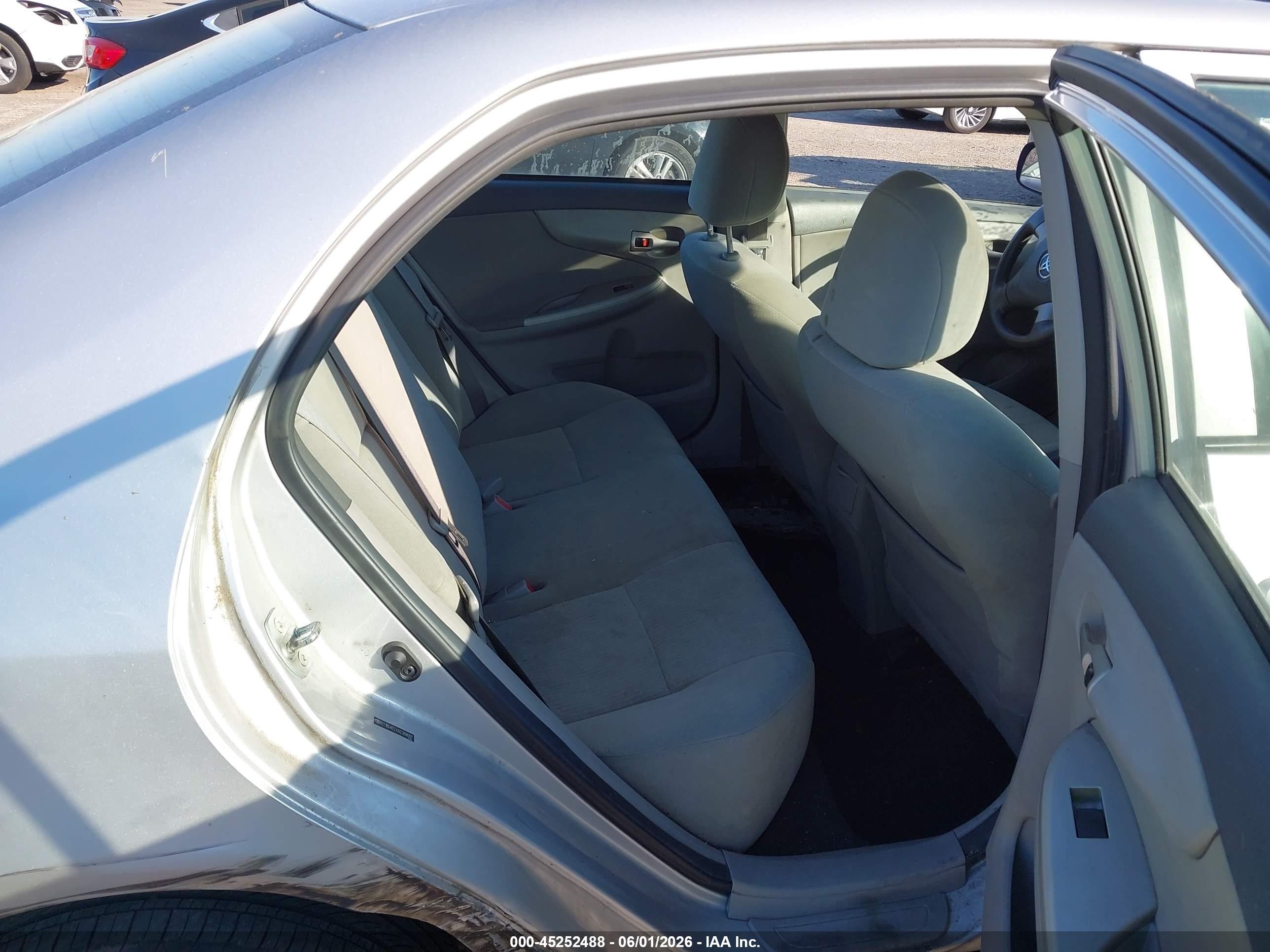 2010 Toyota Corolla Le Silver vin: 2T1BU4EEXAC368007