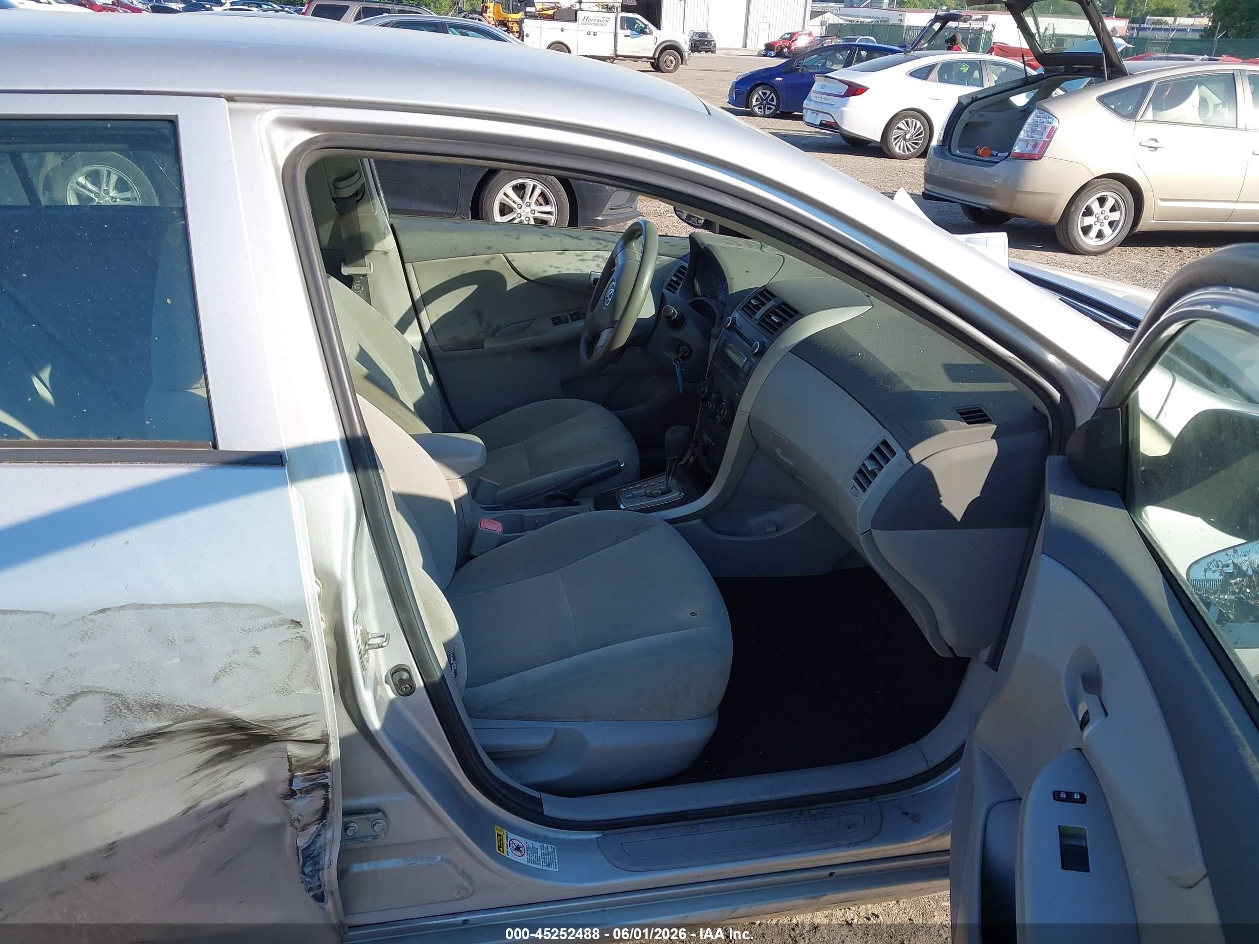 2010 Toyota Corolla Le Silver vin: 2T1BU4EEXAC368007