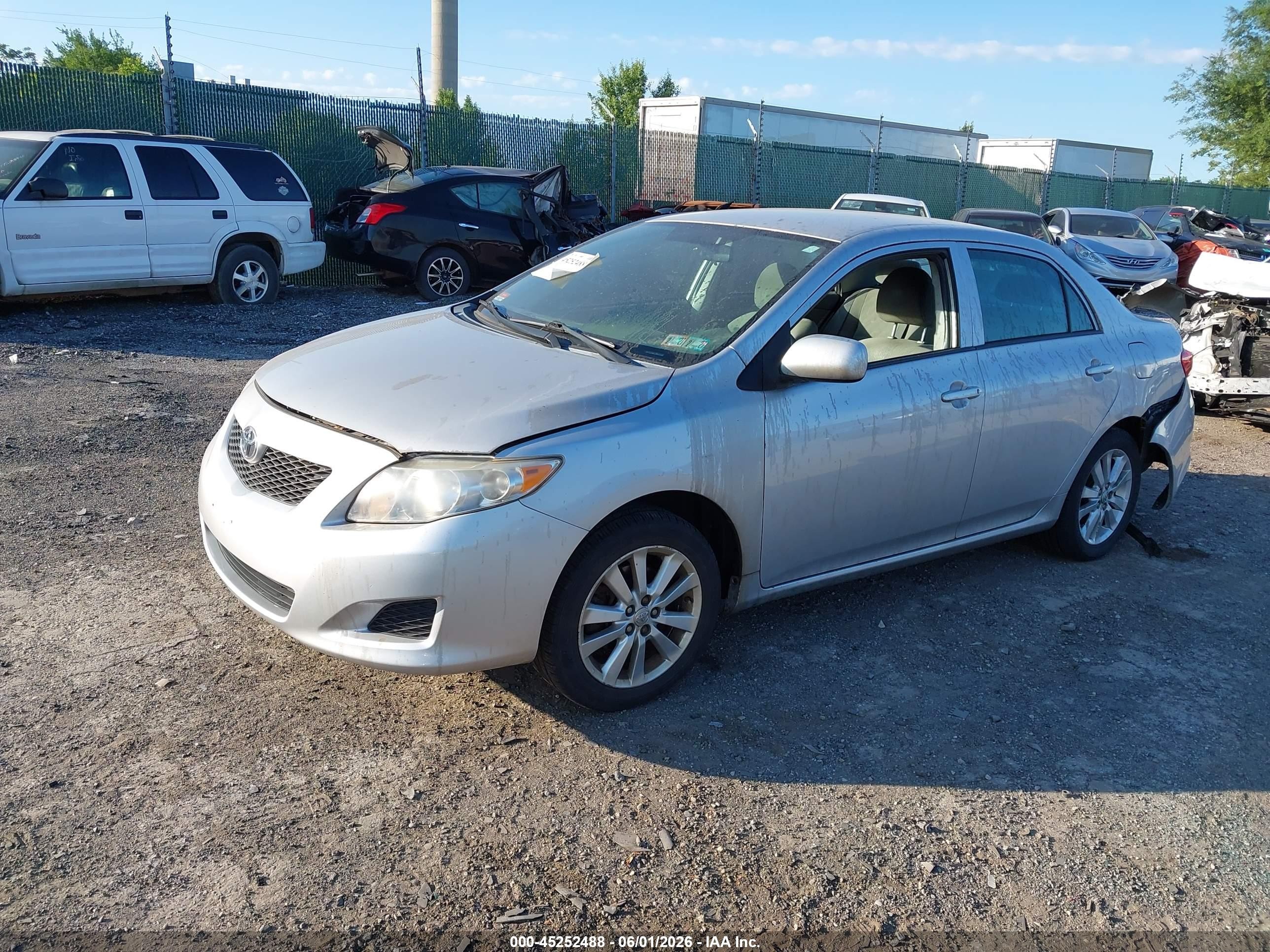 2010 Toyota Corolla Le Silver vin: 2T1BU4EEXAC368007