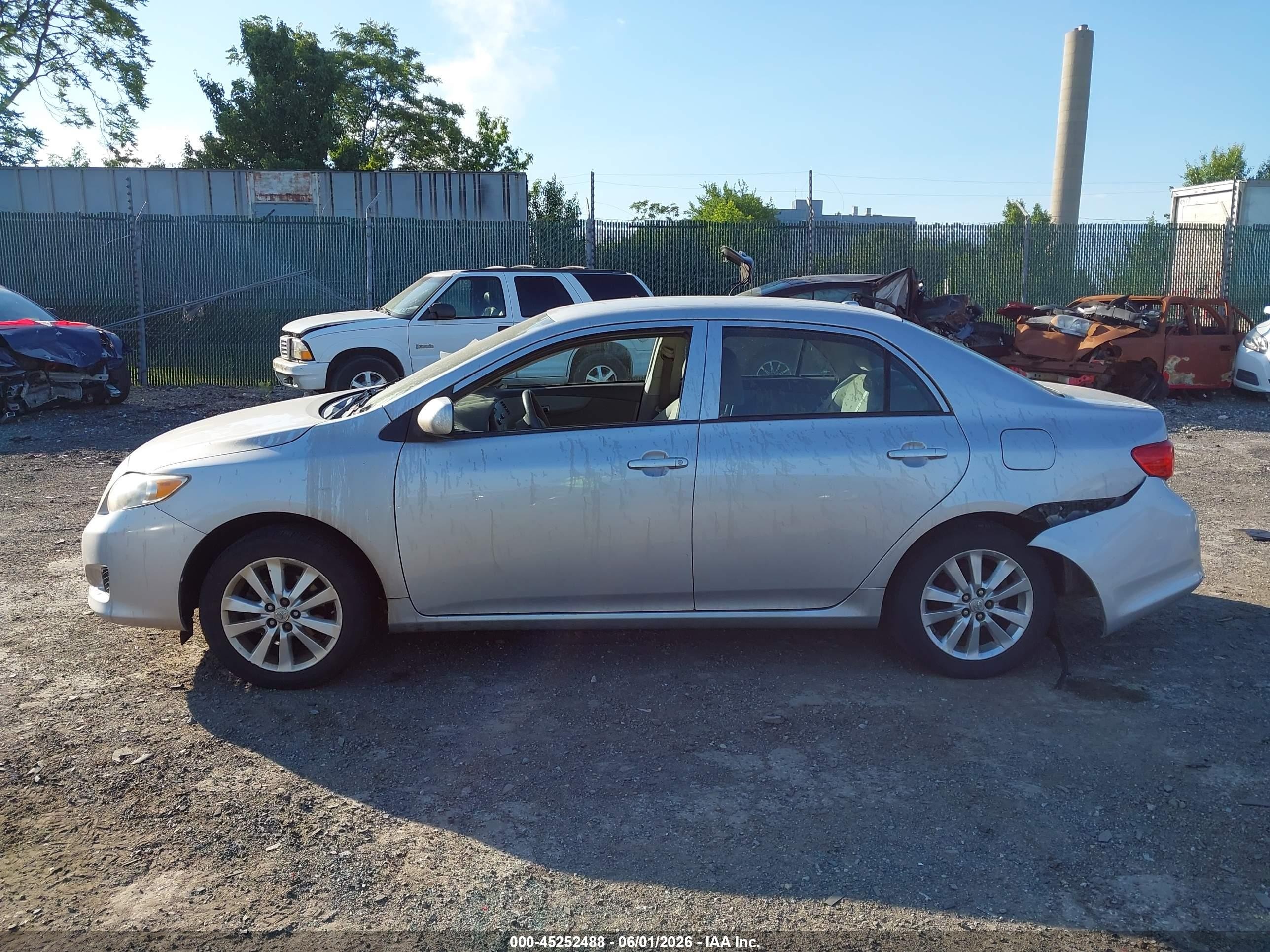 2010 Toyota Corolla Le Silver vin: 2T1BU4EEXAC368007