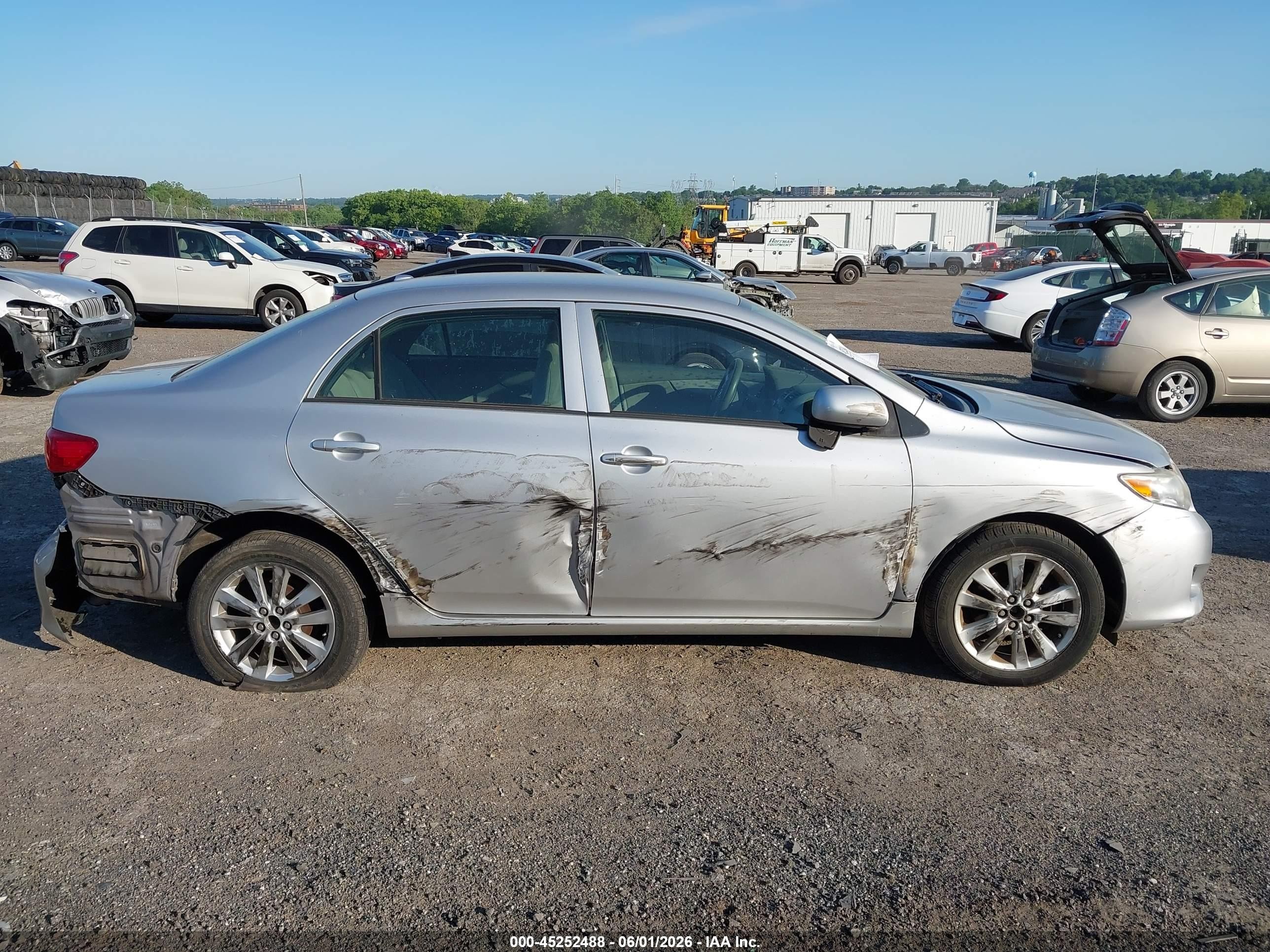 2010 Toyota Corolla Le Silver vin: 2T1BU4EEXAC368007