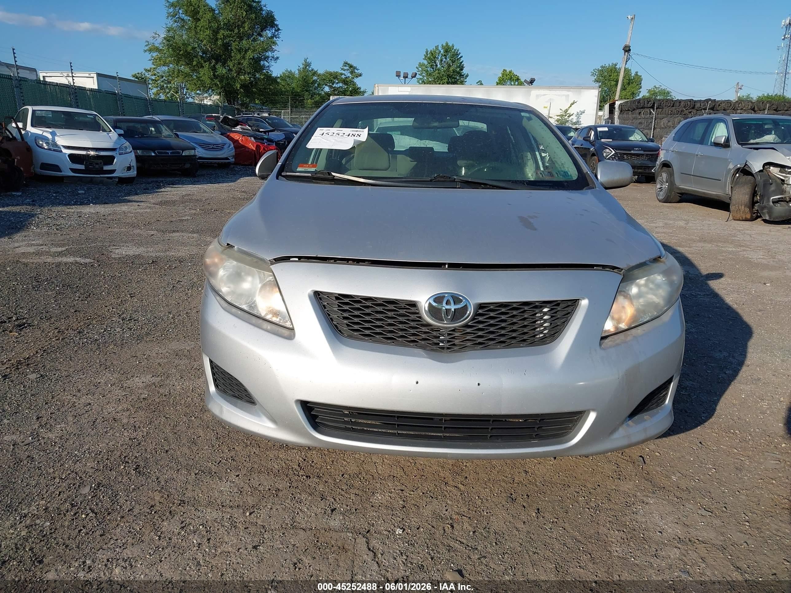 2010 Toyota Corolla Le Silver vin: 2T1BU4EEXAC368007