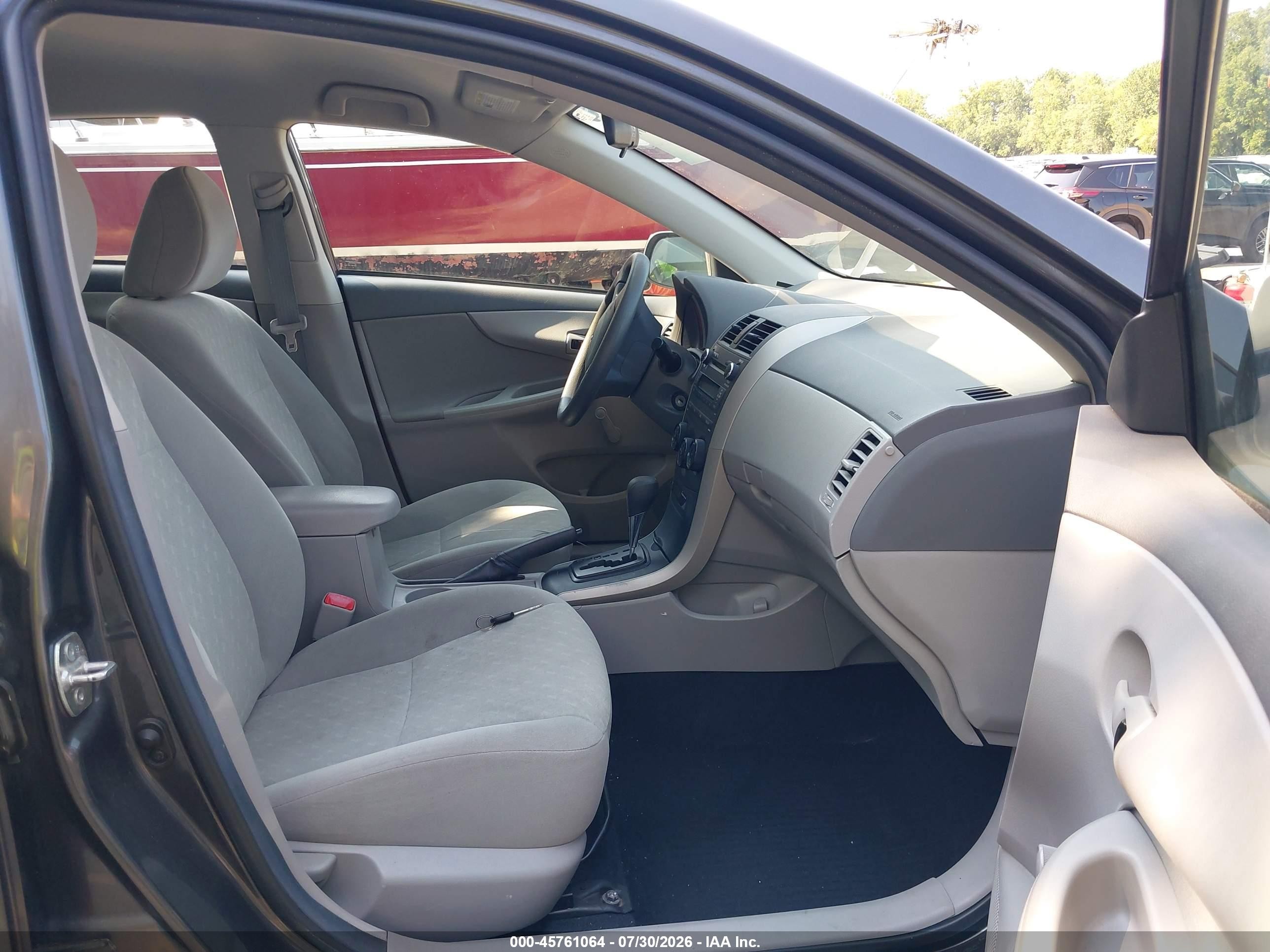 2010 Toyota Corolla   Серый vin: 2T1BU4EEXAC375264
