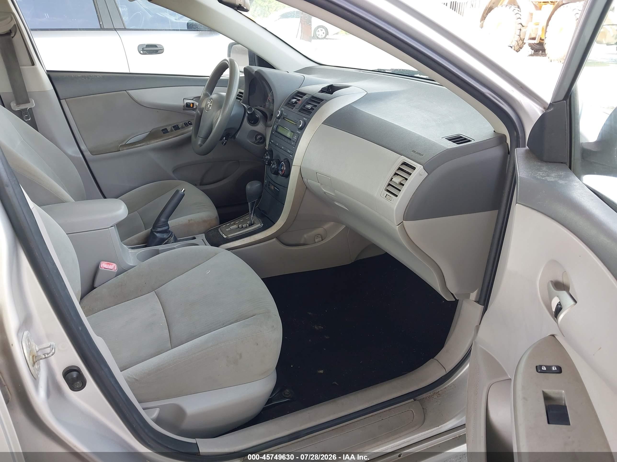 2010 Toyota Corolla Le Silver vin: 2T1BU4EEXAC420882